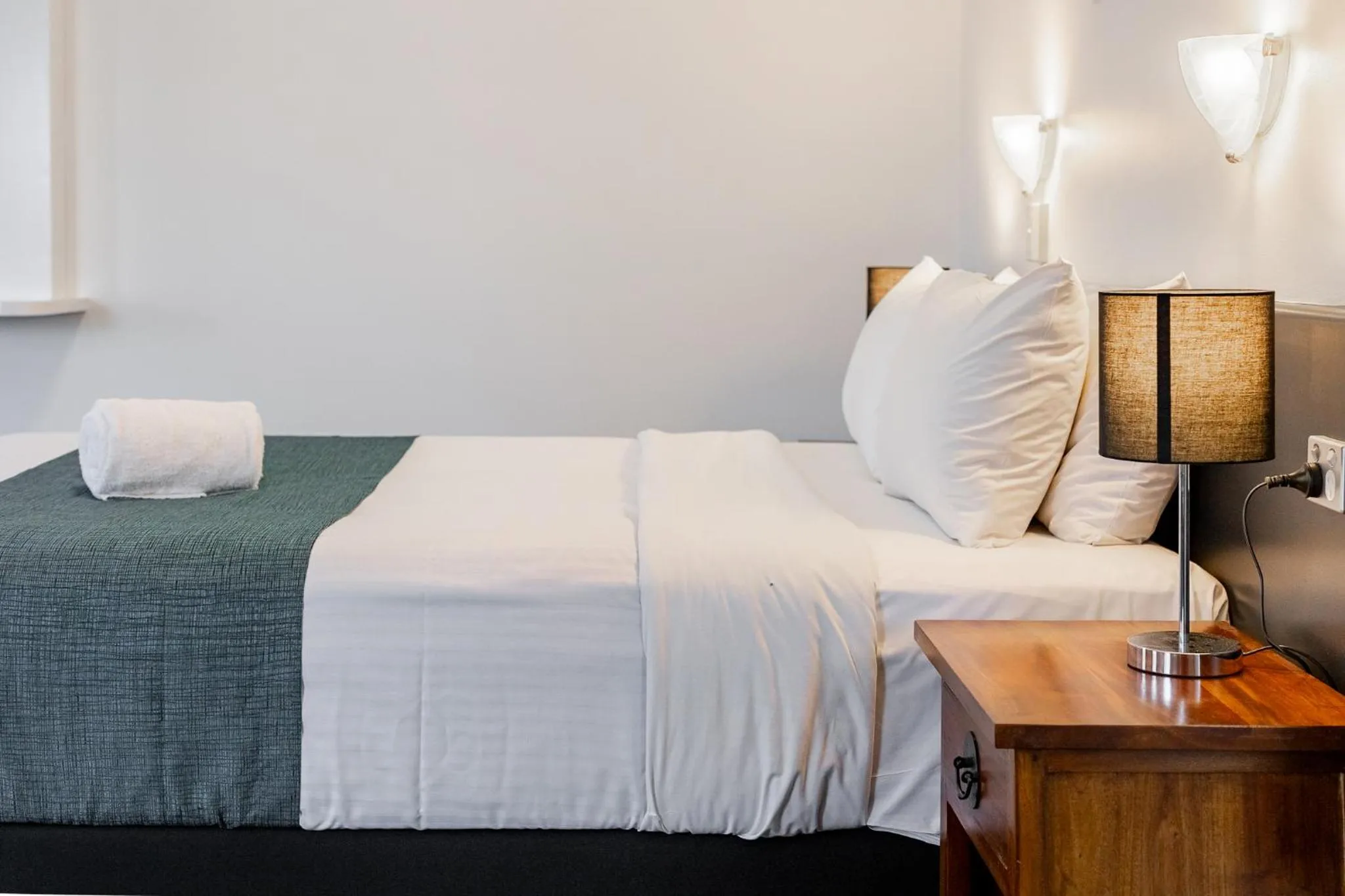 Bed in Maraboon Motor Inn