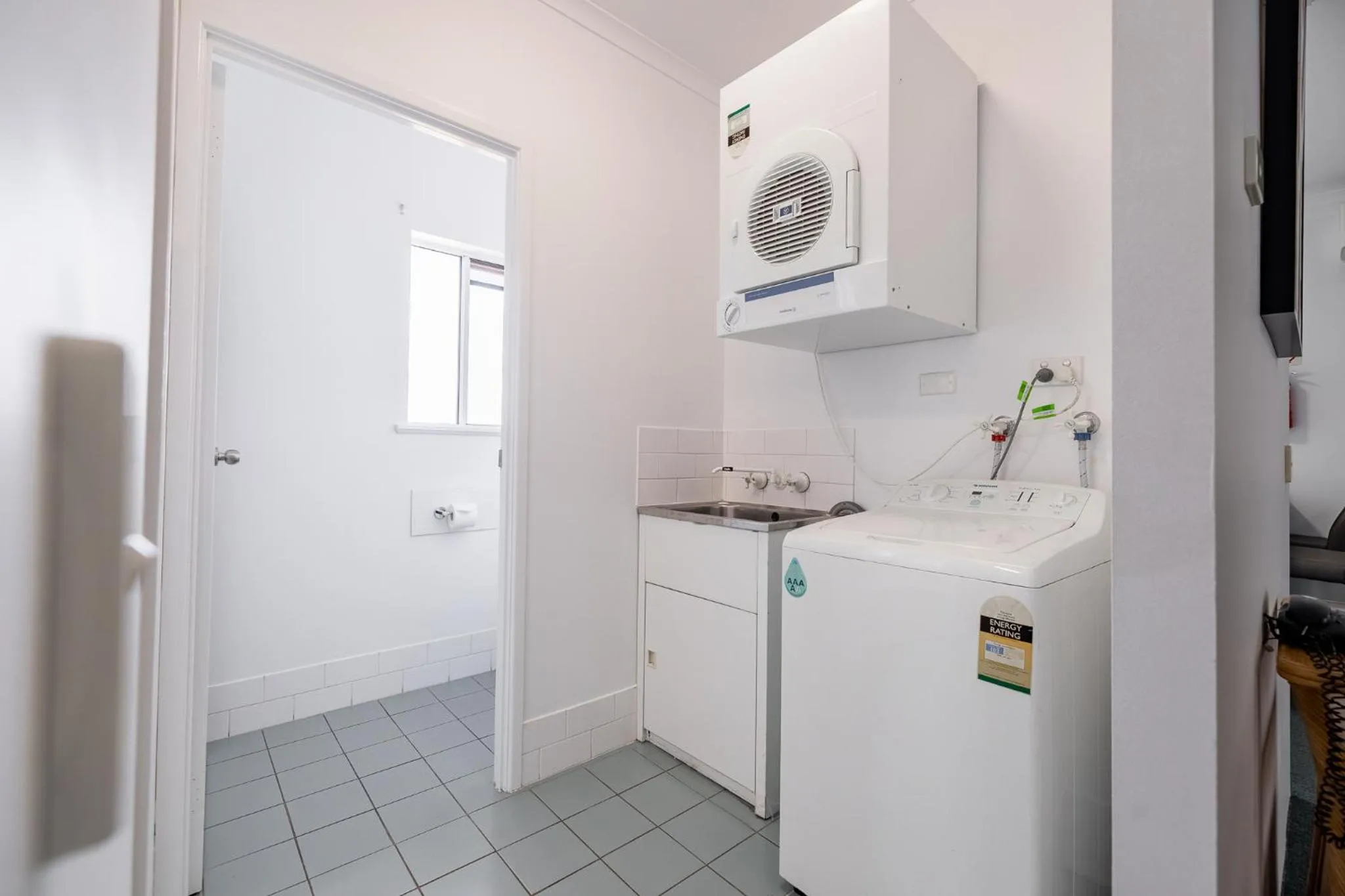 washing machine in Maraboon Motor Inn