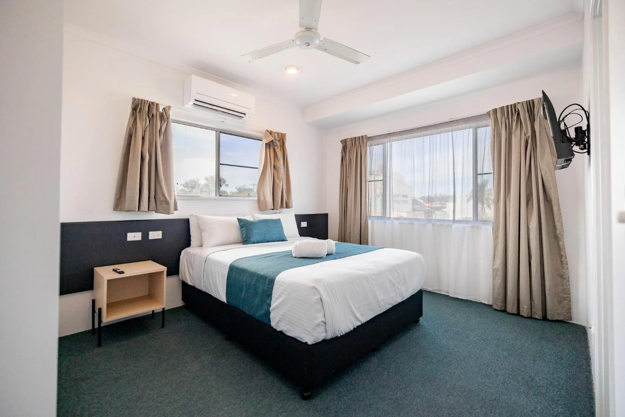 Bedroom, Bed in Maraboon Motor Inn