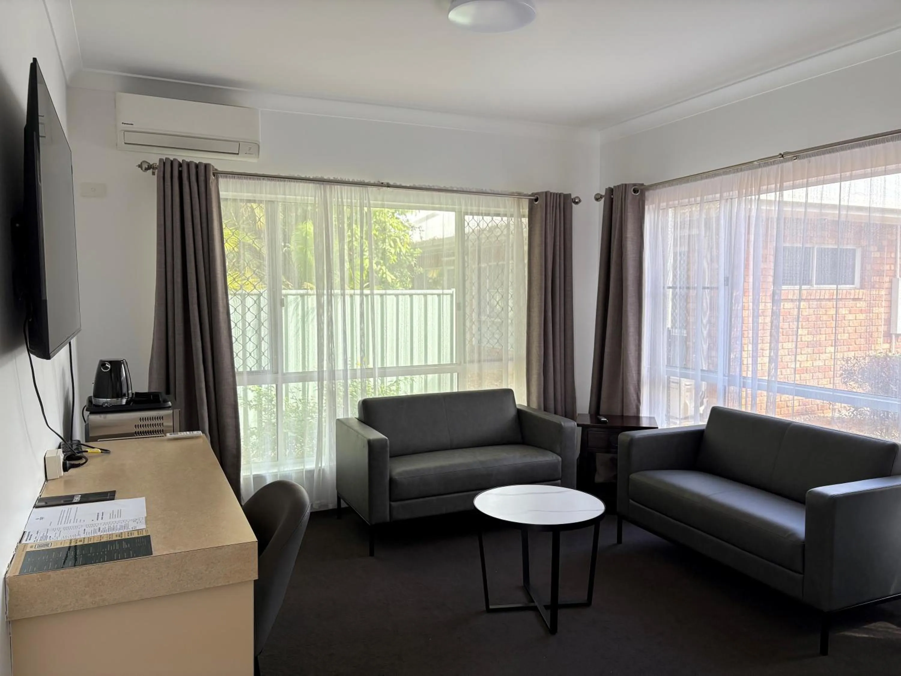 Living room in Maraboon Motor Inn