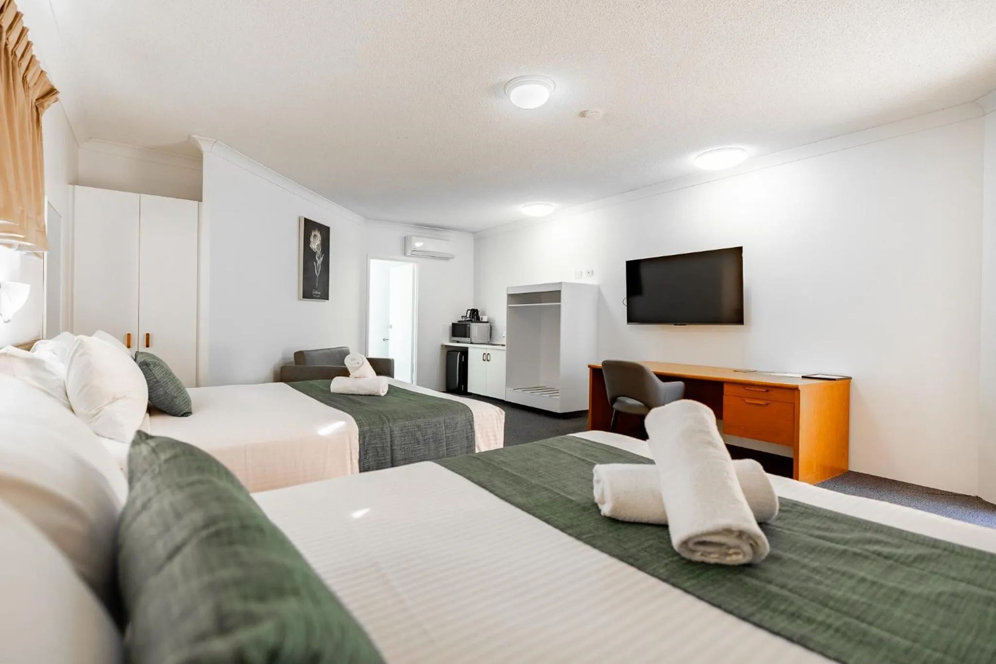 Bedroom, Bed in Maraboon Motor Inn