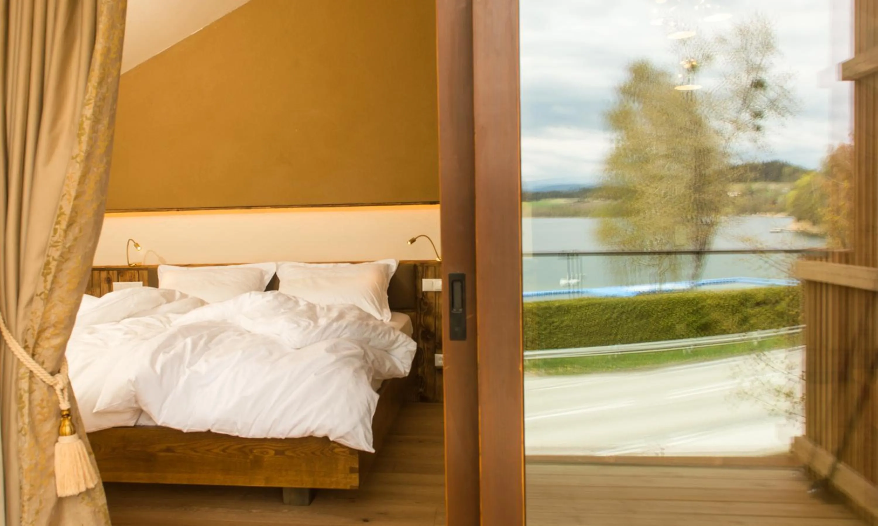 Lake view, Bed in Bio Weingut Georgium