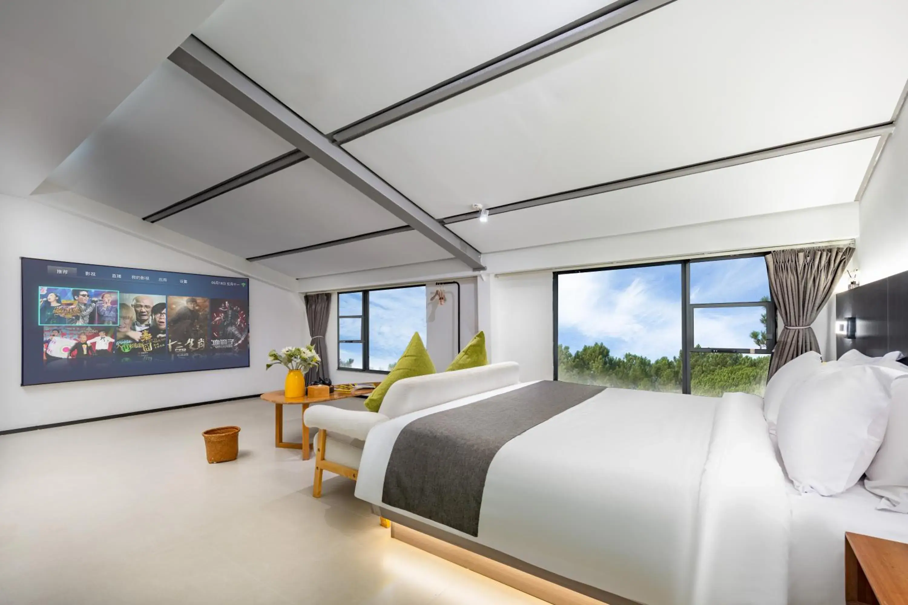 Elegant King Bed - single occupancy in Trip Voicer Chengdu Wide and Narrow Alley Elegant King Bed - single occupancy in Trip Voicer Chengdu Wide and Narrow Alley