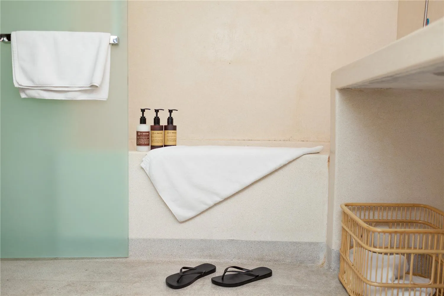 Toilet in Trip Voicer Chengdu Wide and Narrow Alley