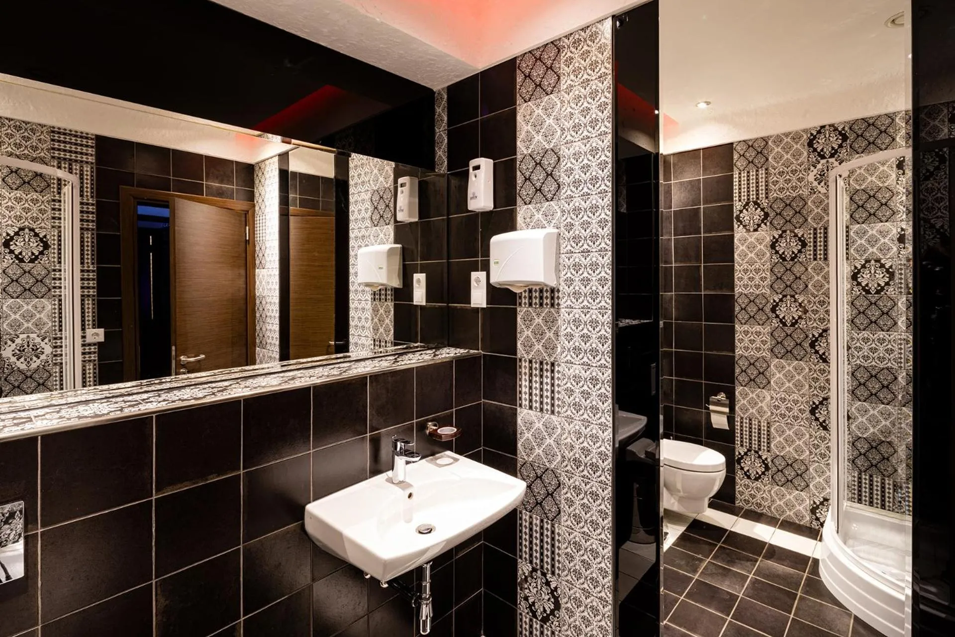 Toilet in Biplan City