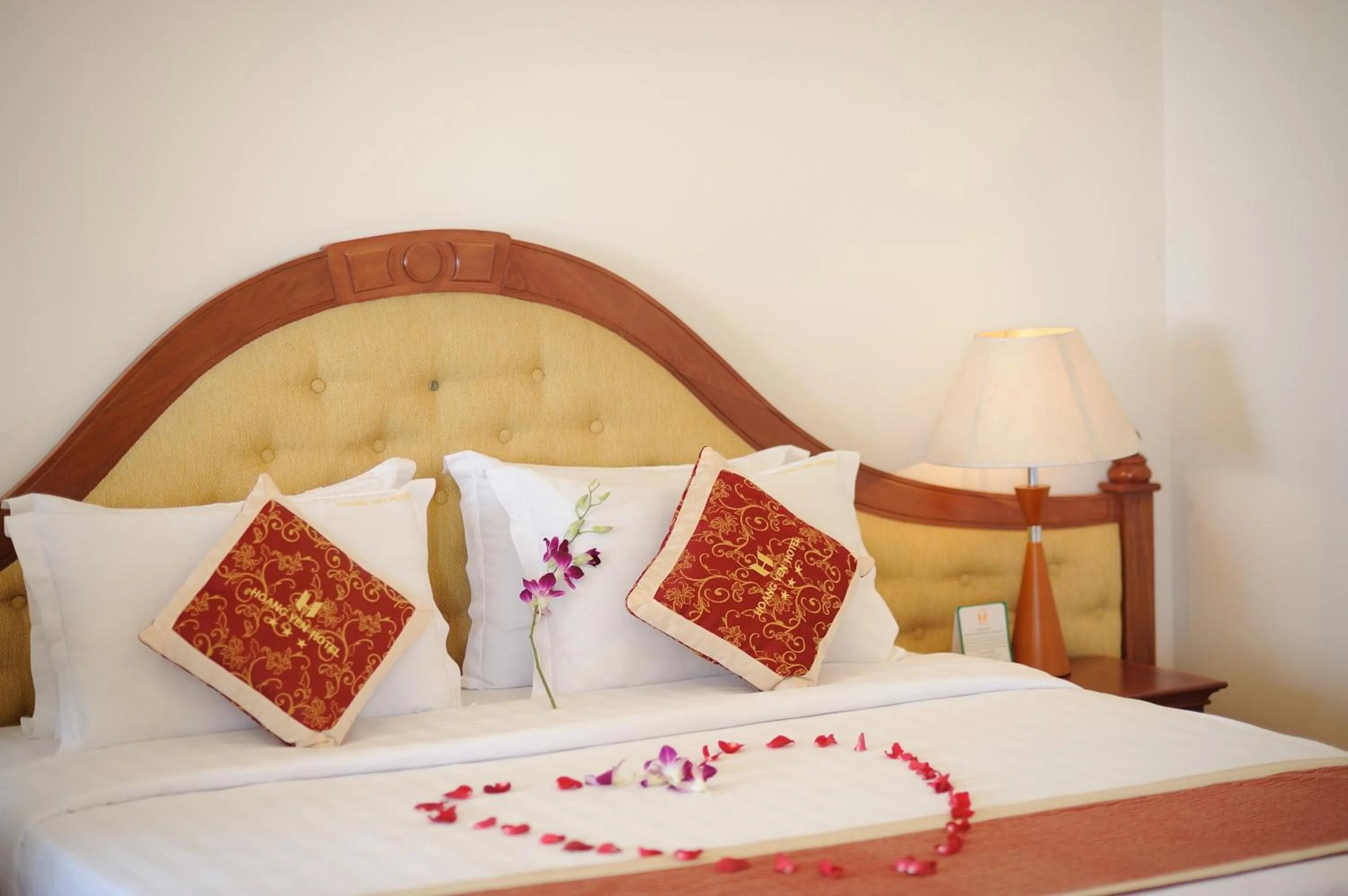 Photo of the whole room, Bed in Hoang Yen 2 Hotel