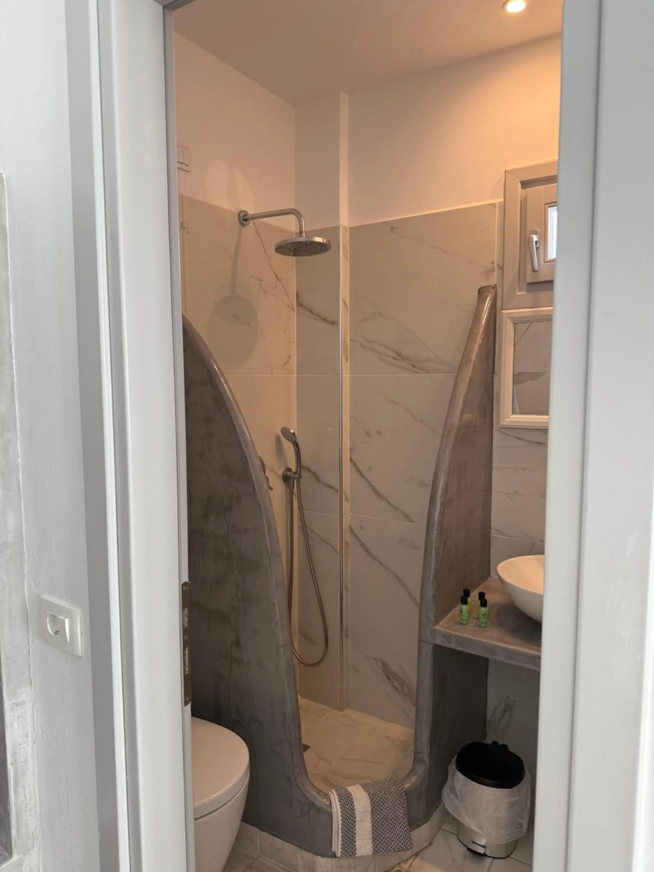 Shower in Hotel Hellas