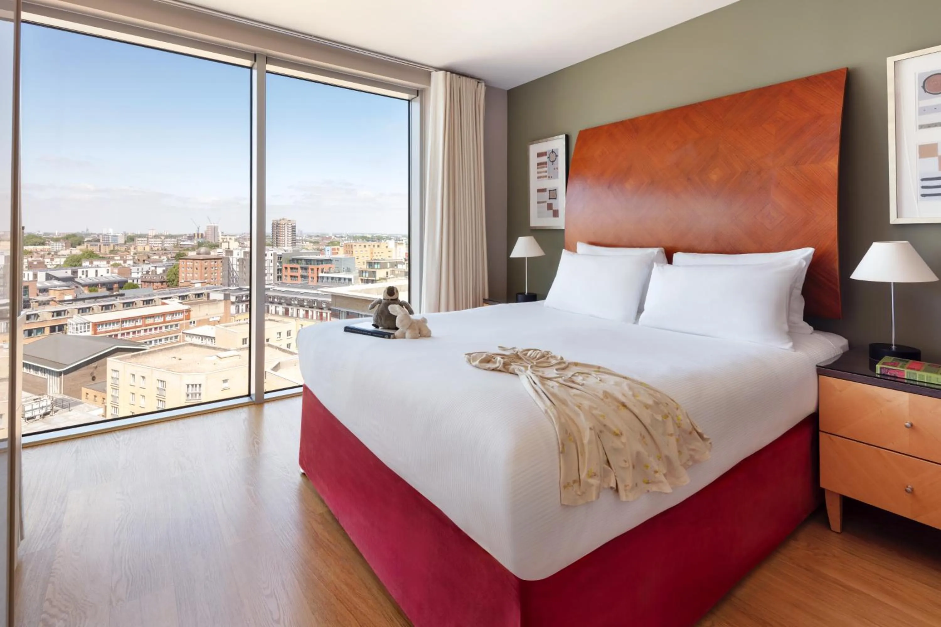 Bed in Marlin Aldgate Tower Bridge