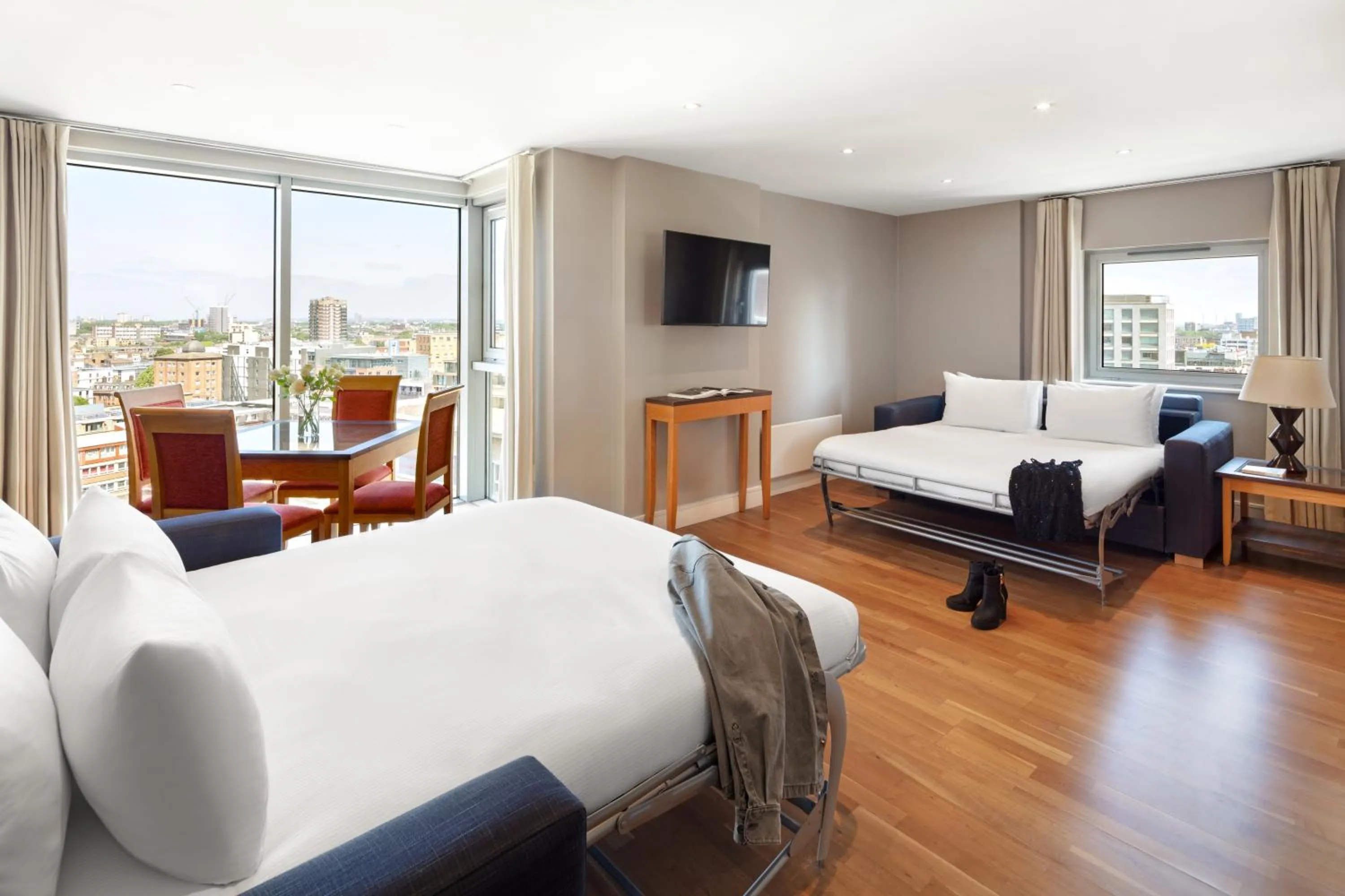 Bed in Marlin Aldgate Tower Bridge