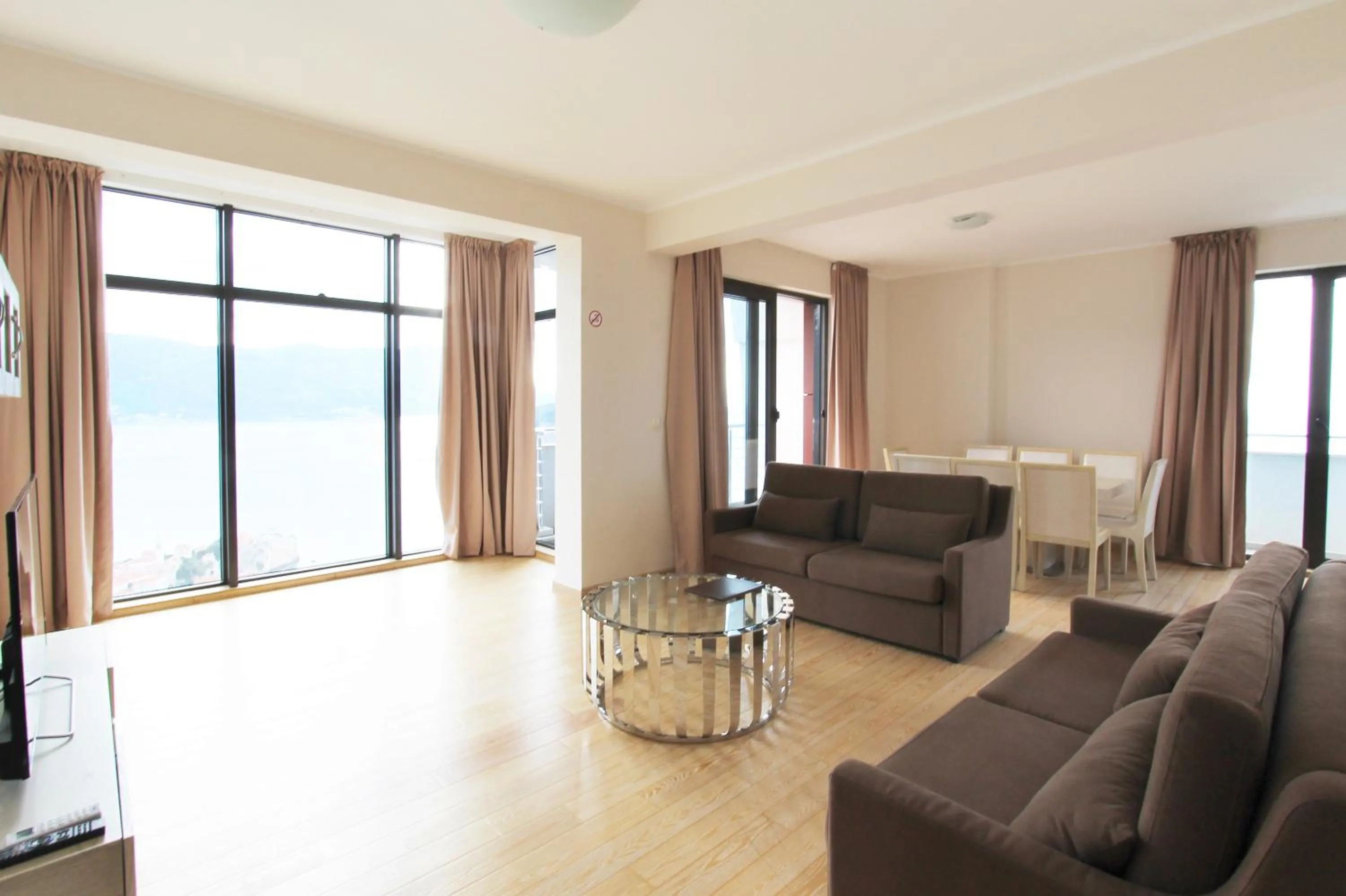 Communal lounge/ TV room in Apartments Aqua