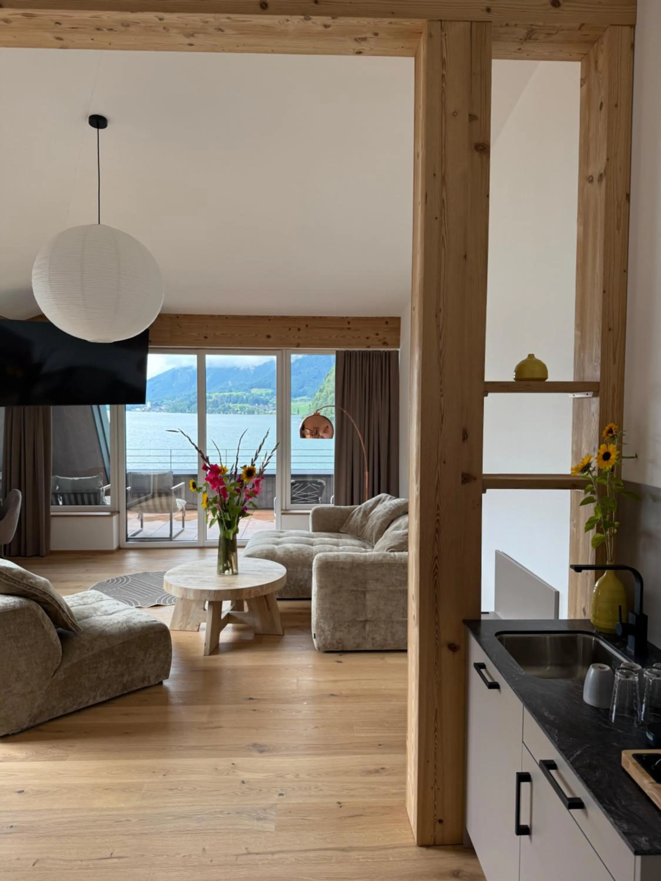 Communal lounge/ TV room in Seehotel Lilly