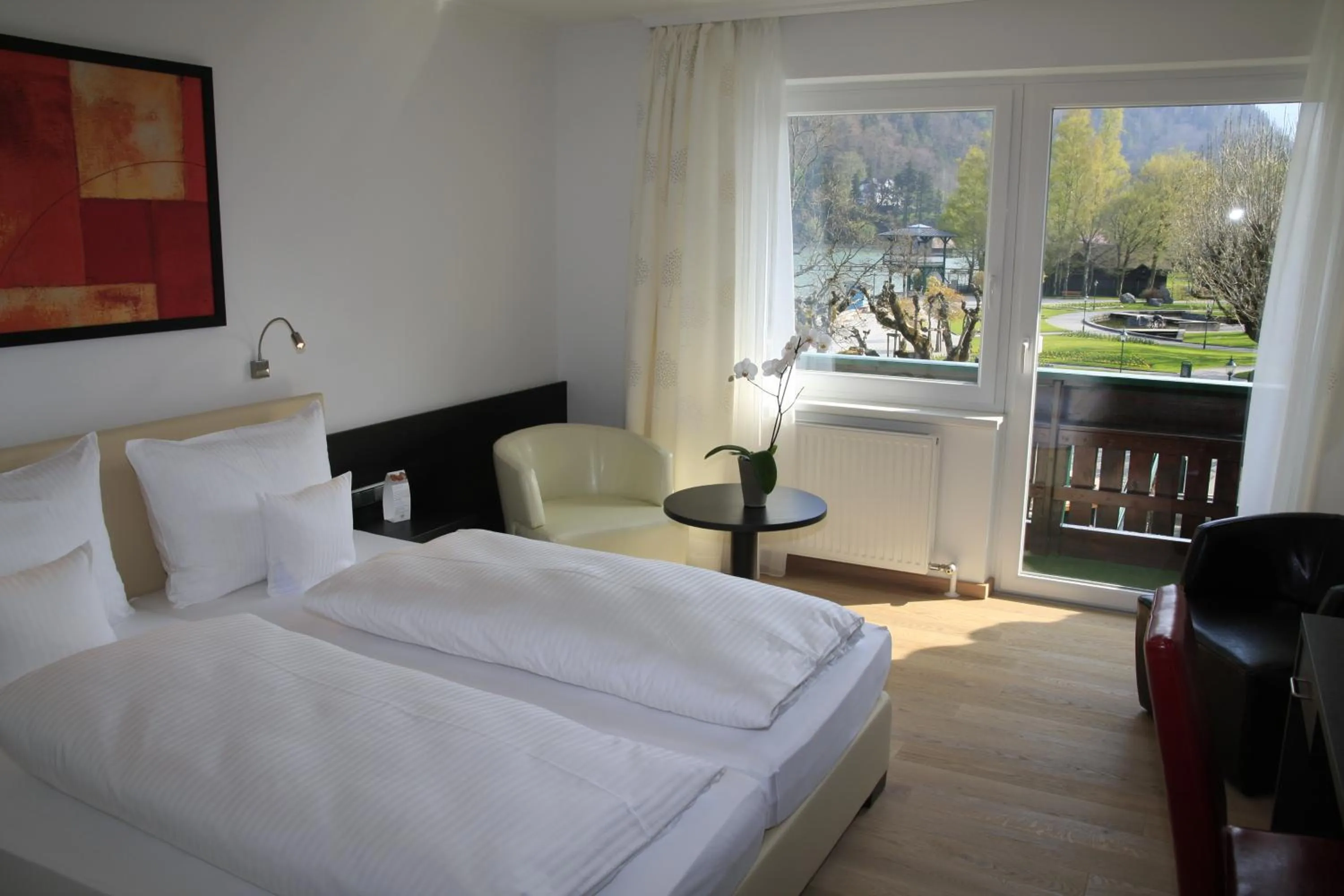 Photo of the whole room, Bed in Seehotel Lilly