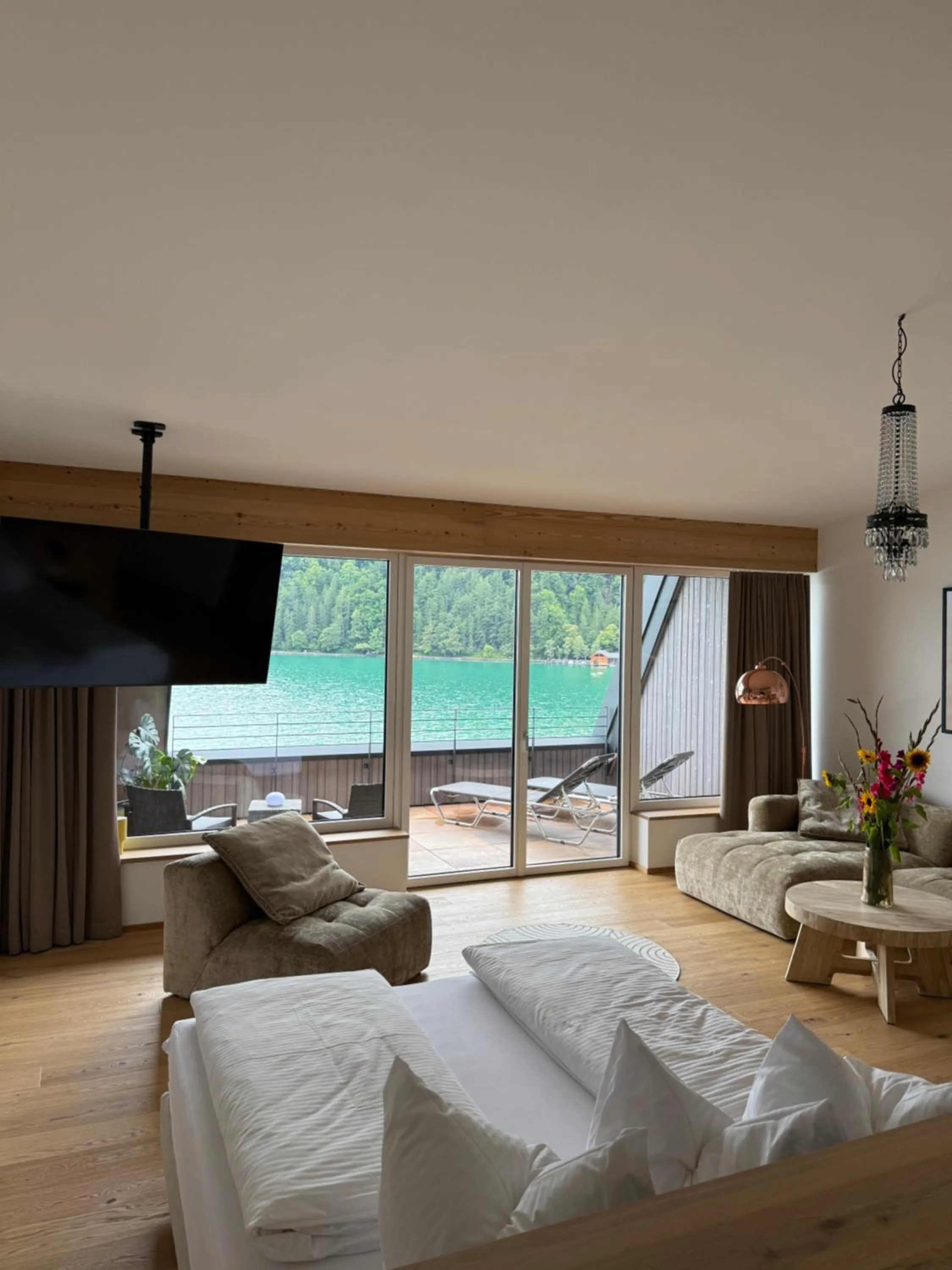 Communal lounge/ TV room, Bed in Seehotel Lilly