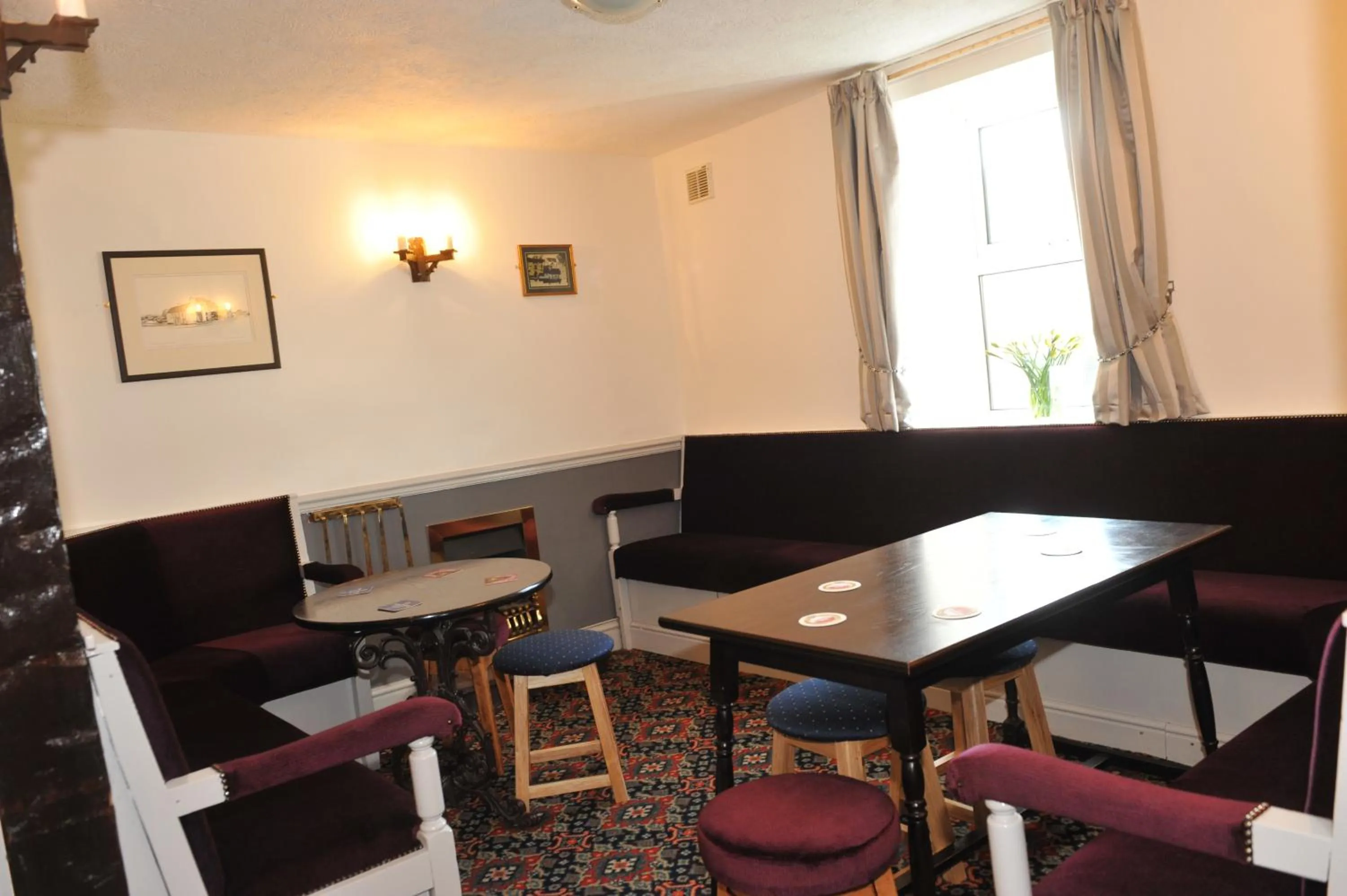 Restaurant/places to eat in California Inn