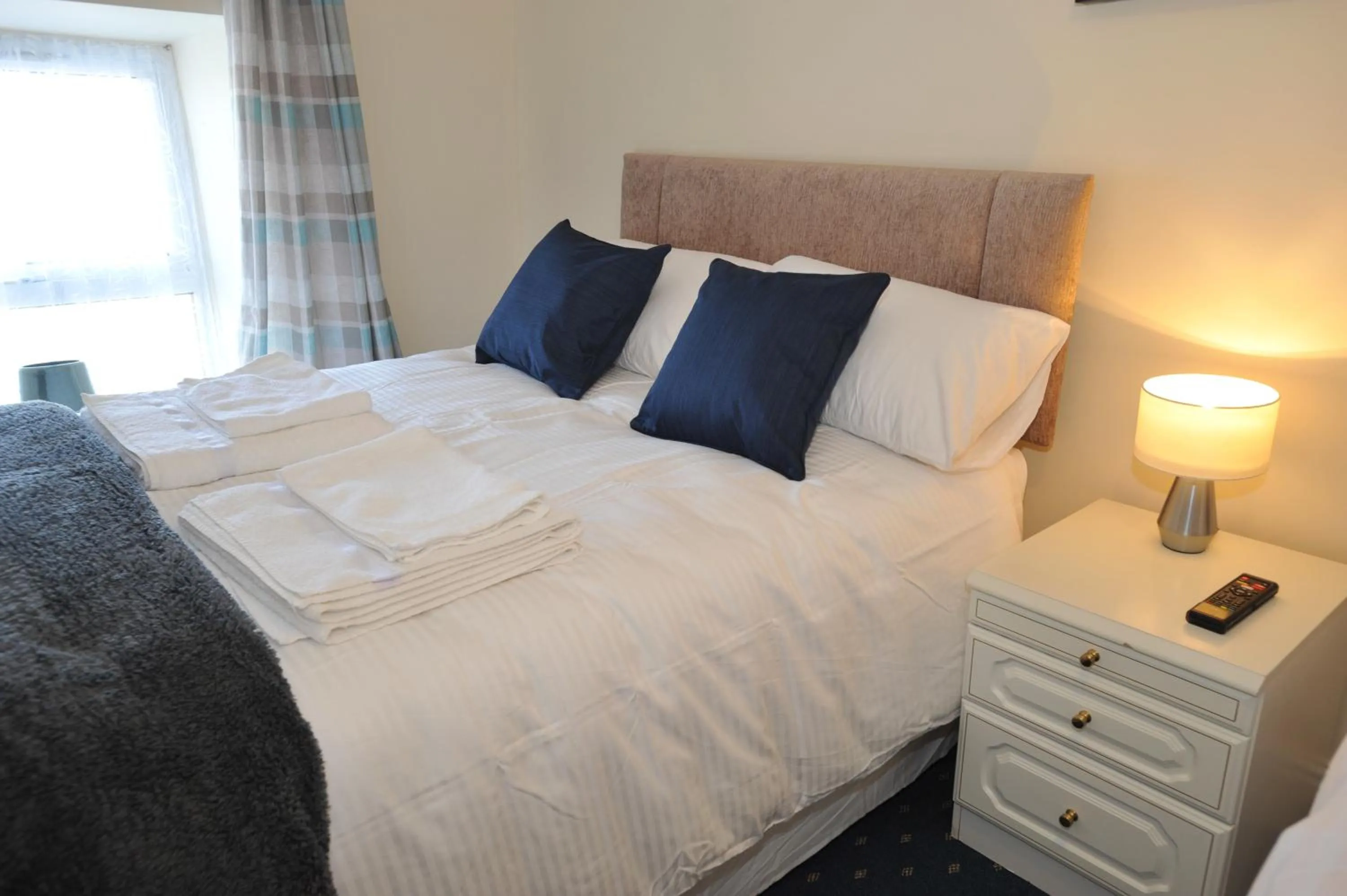 Bed in California Inn