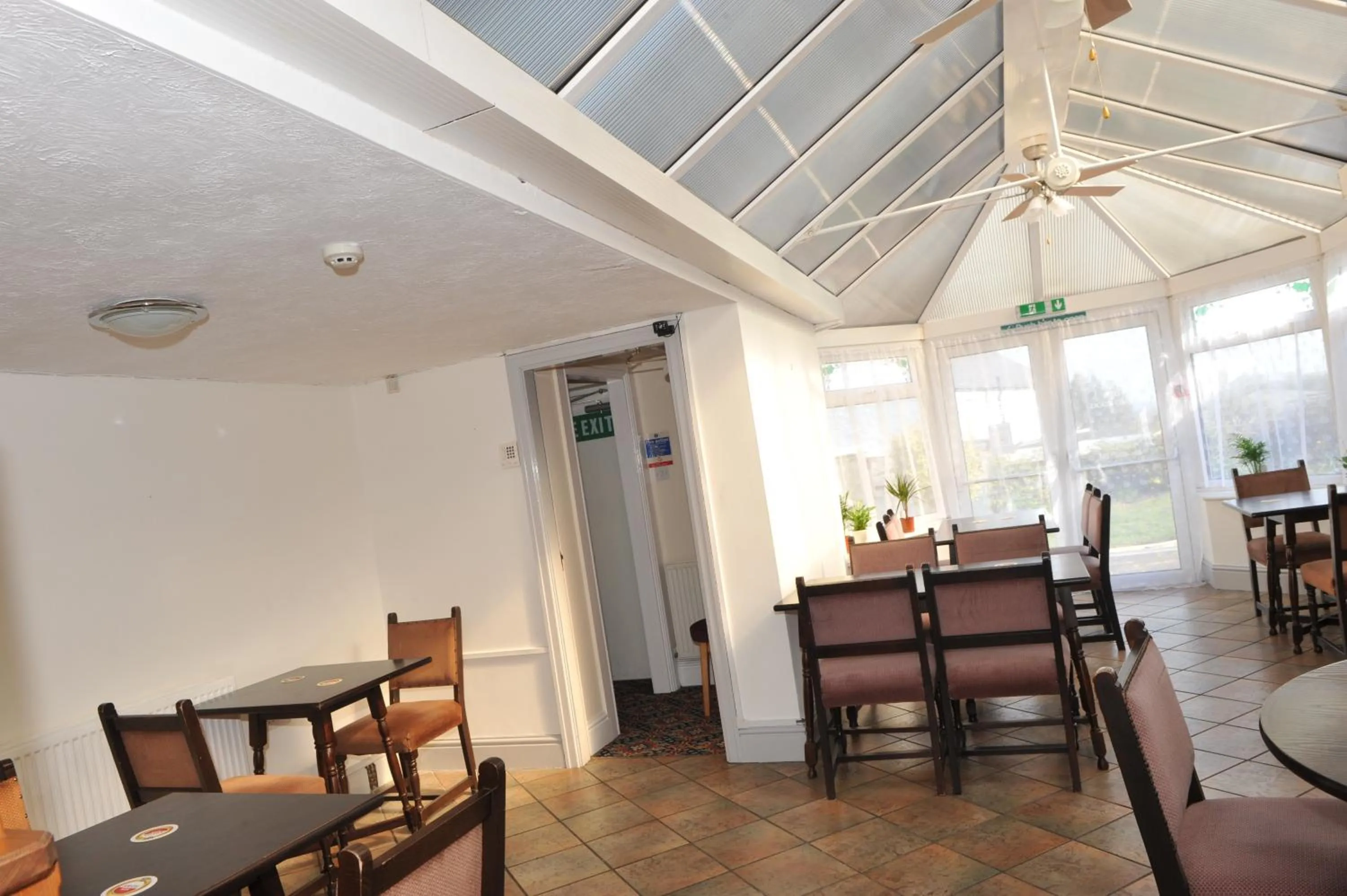 Restaurant/places to eat in California Inn