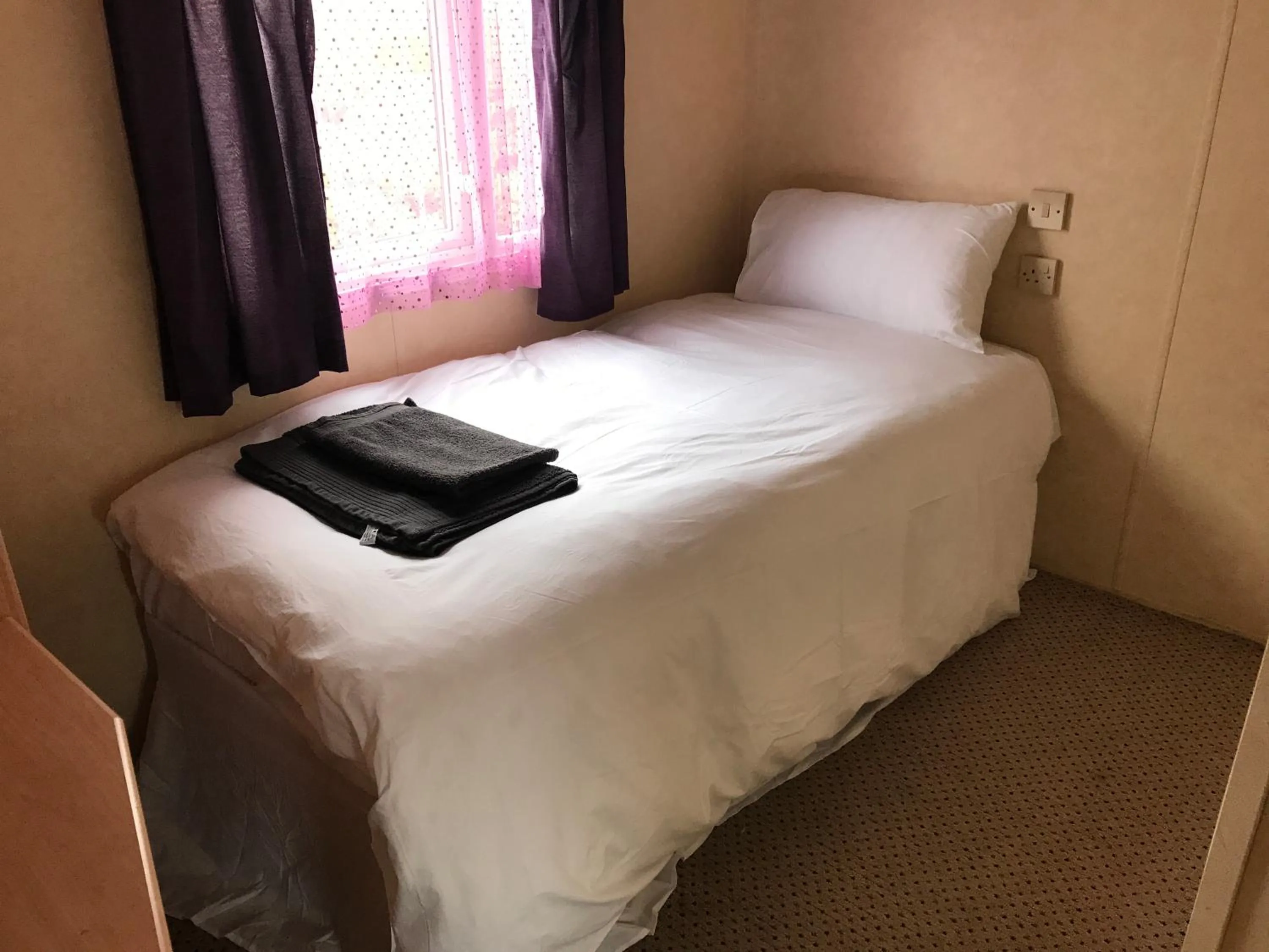 Bed in California Inn