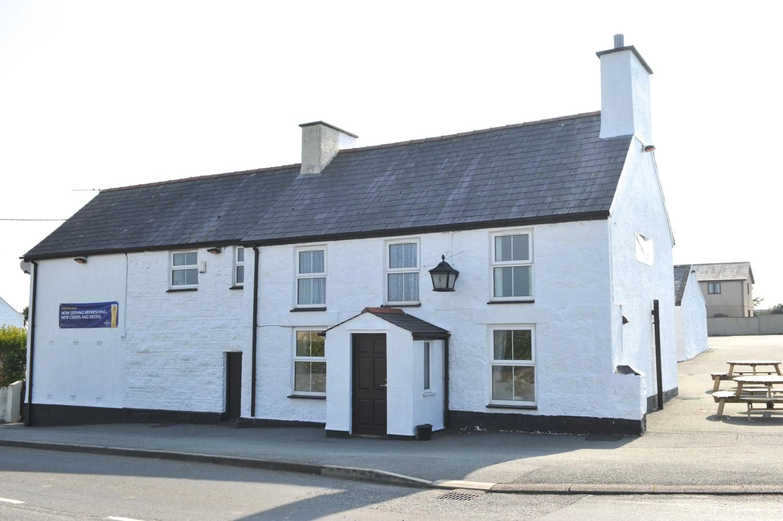 Property building in California Inn