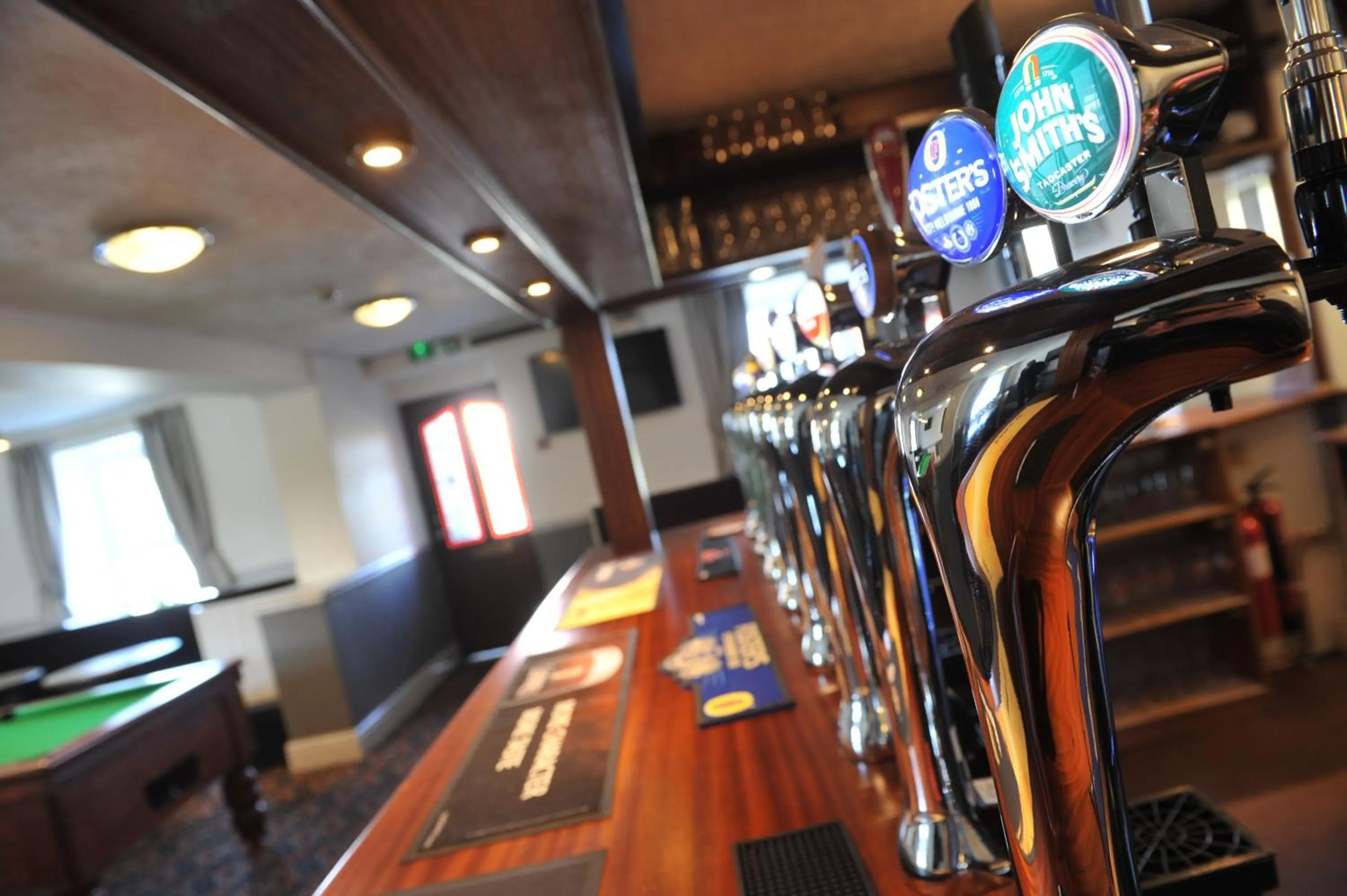 Lounge or bar in California Inn