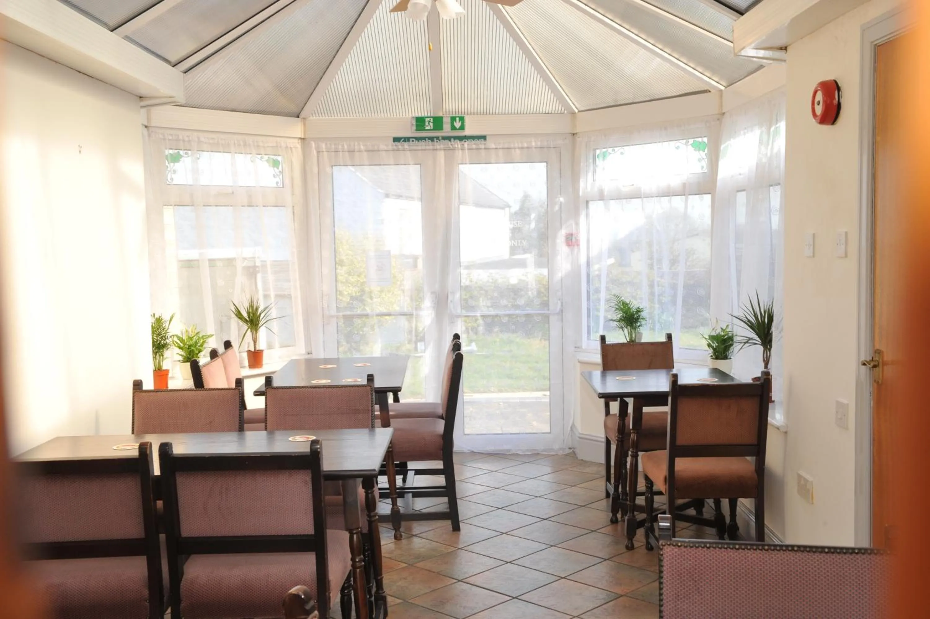 Restaurant/places to eat in California Inn