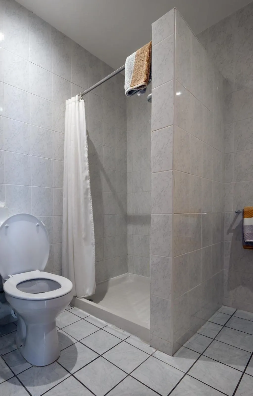 Shower in Bannview Bed & Breakfast