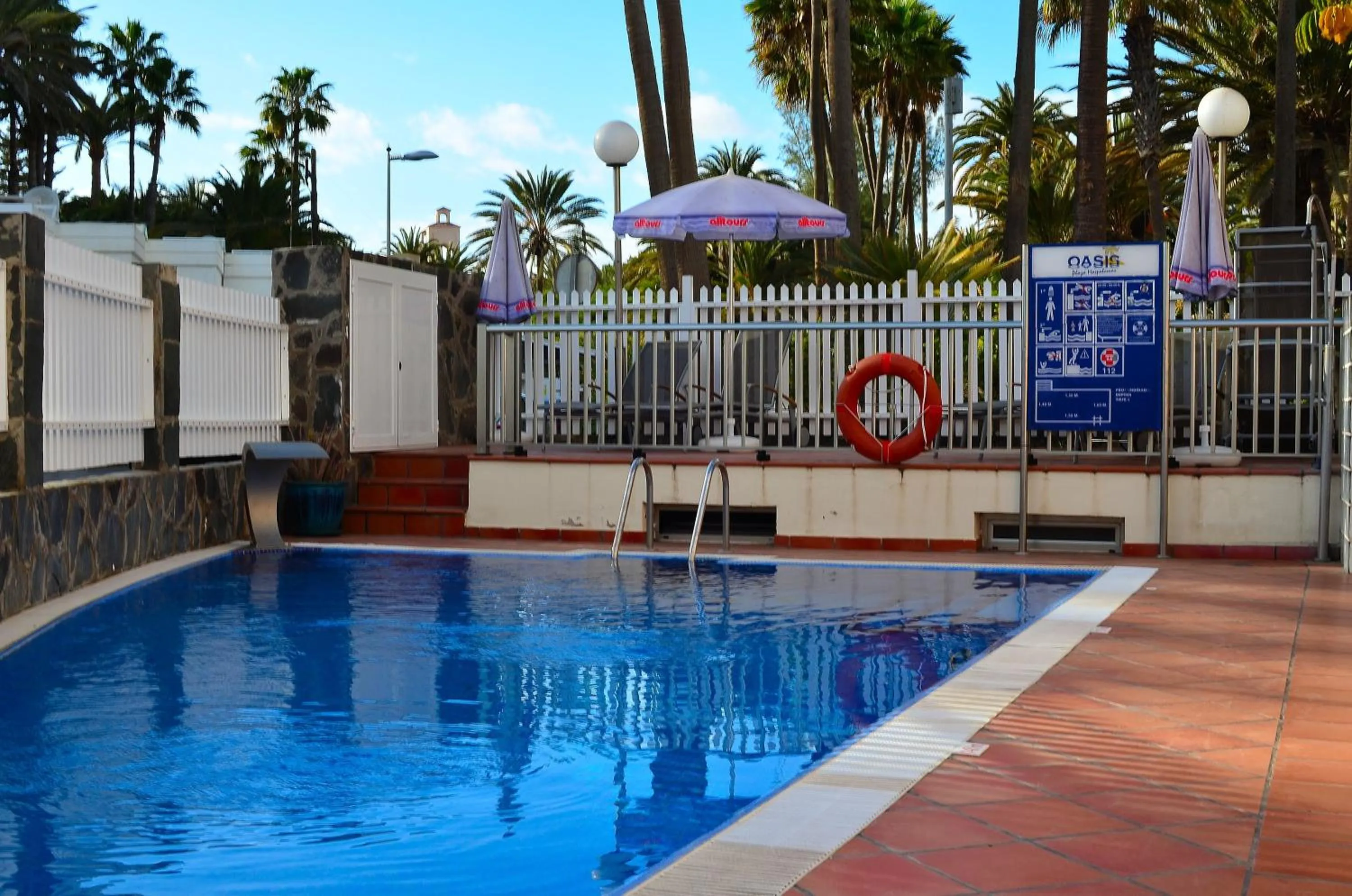 Swimming Pool in Apartamentos Maspalomas Oasis