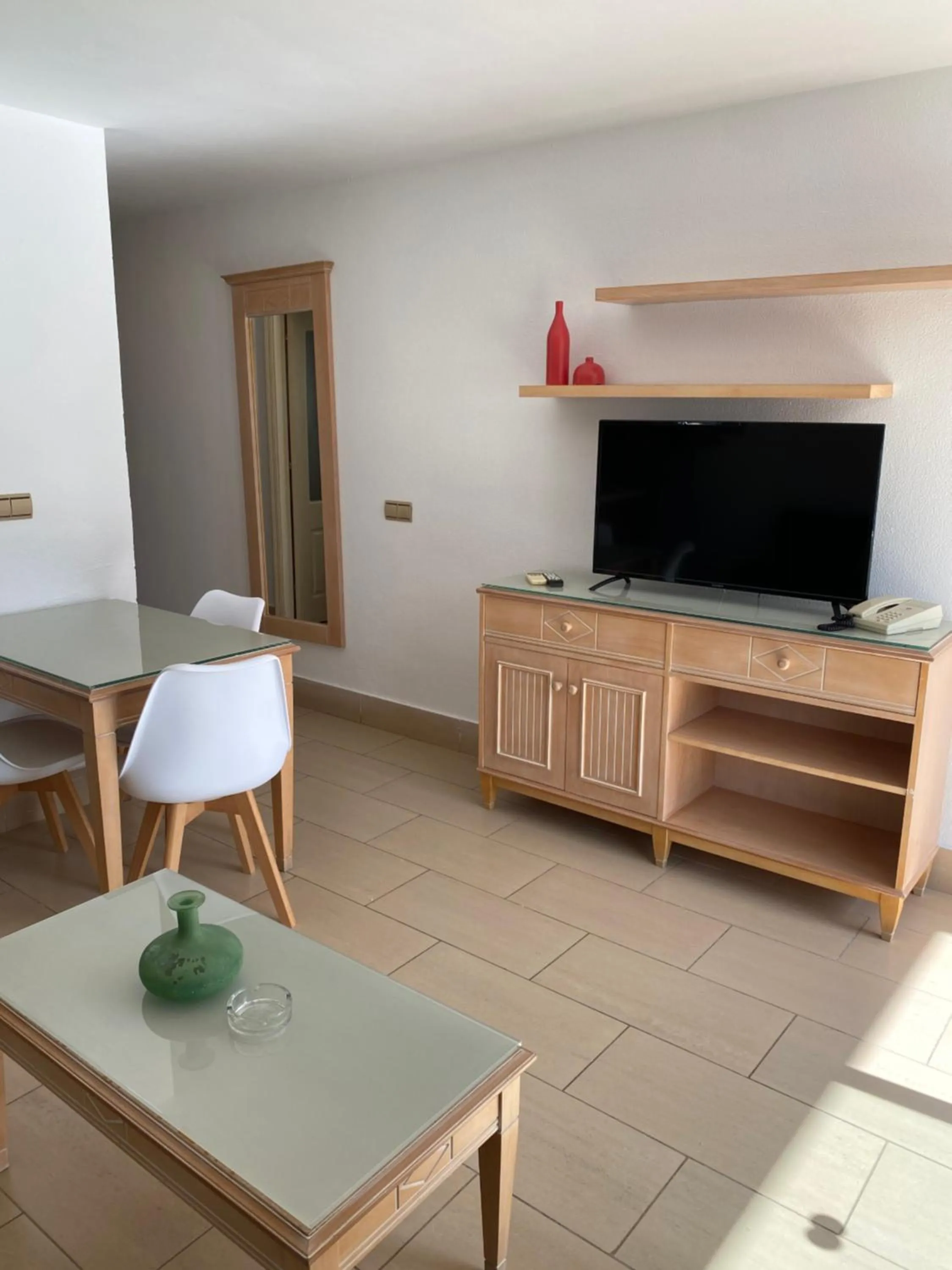 Living room, TV/Entertainment Center in Apartamentos Maspalomas Oasis