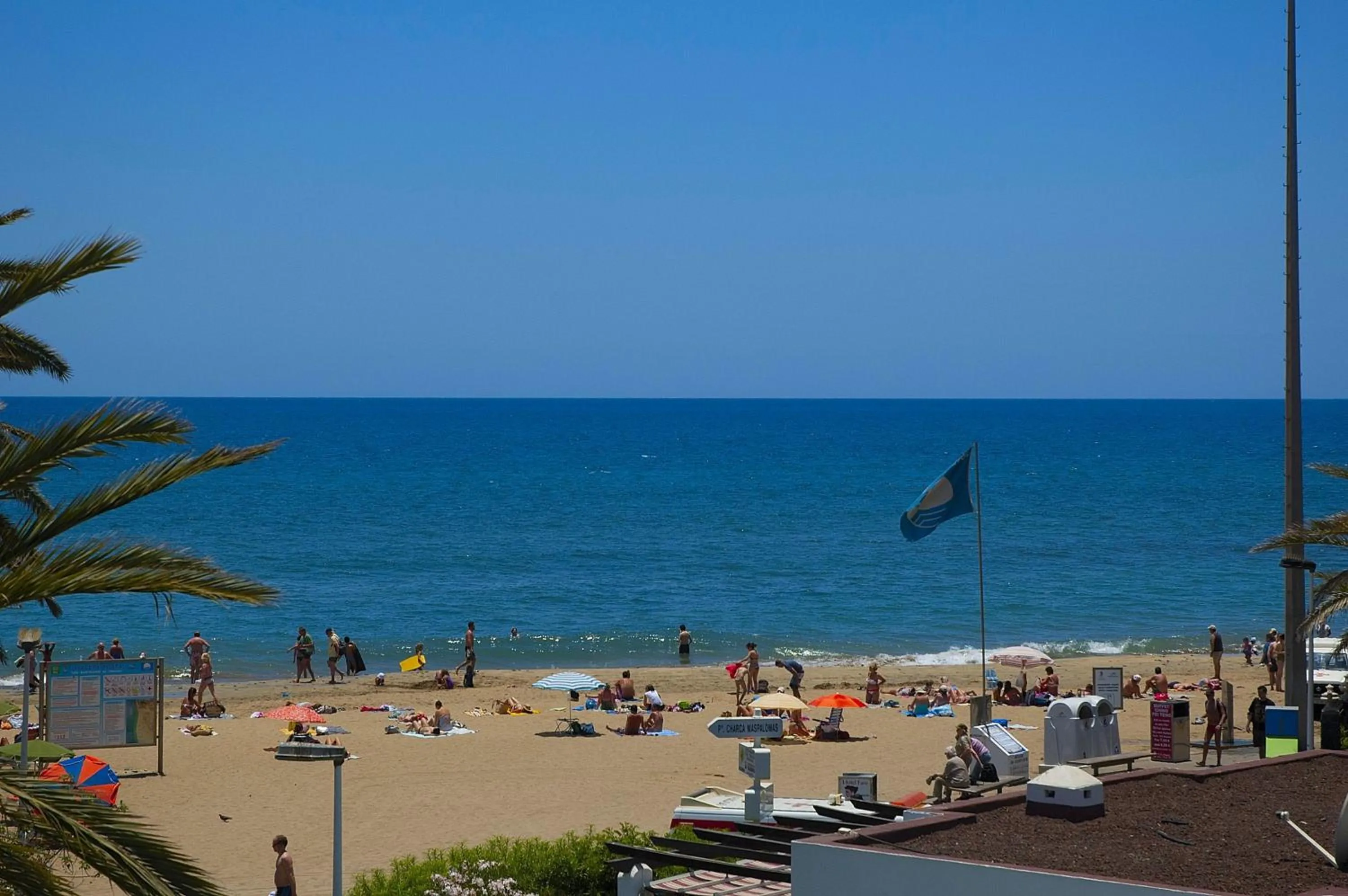 Area and facilities, Beach in Apartamentos Maspalomas Oasis