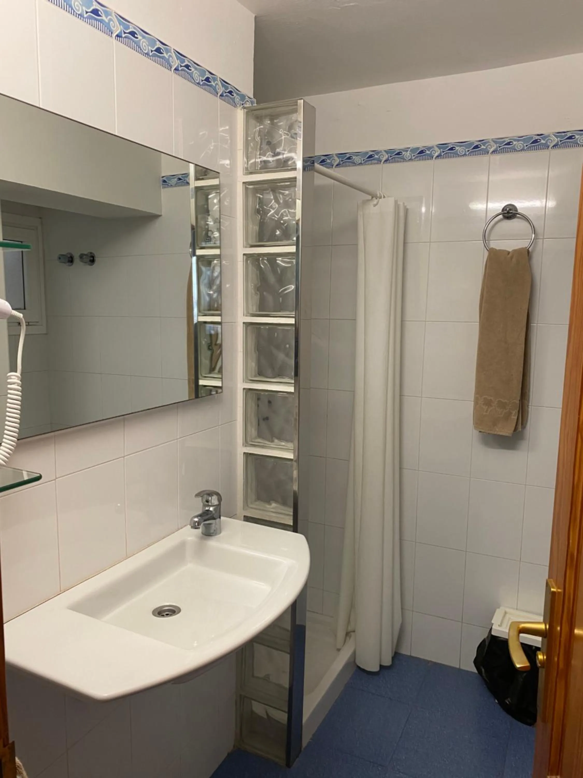 Bathroom in Apartamentos Maspalomas Oasis