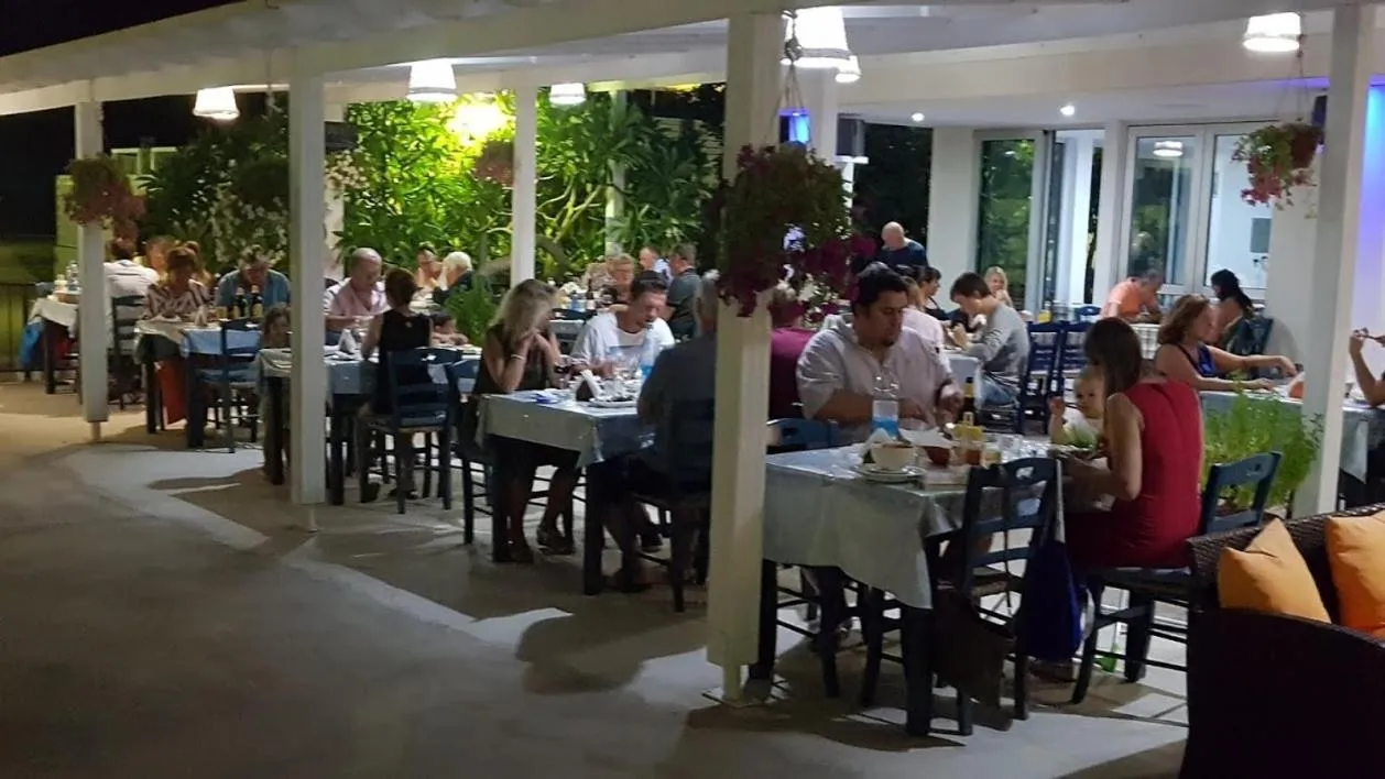 Christopher's Sandy Beach Suites