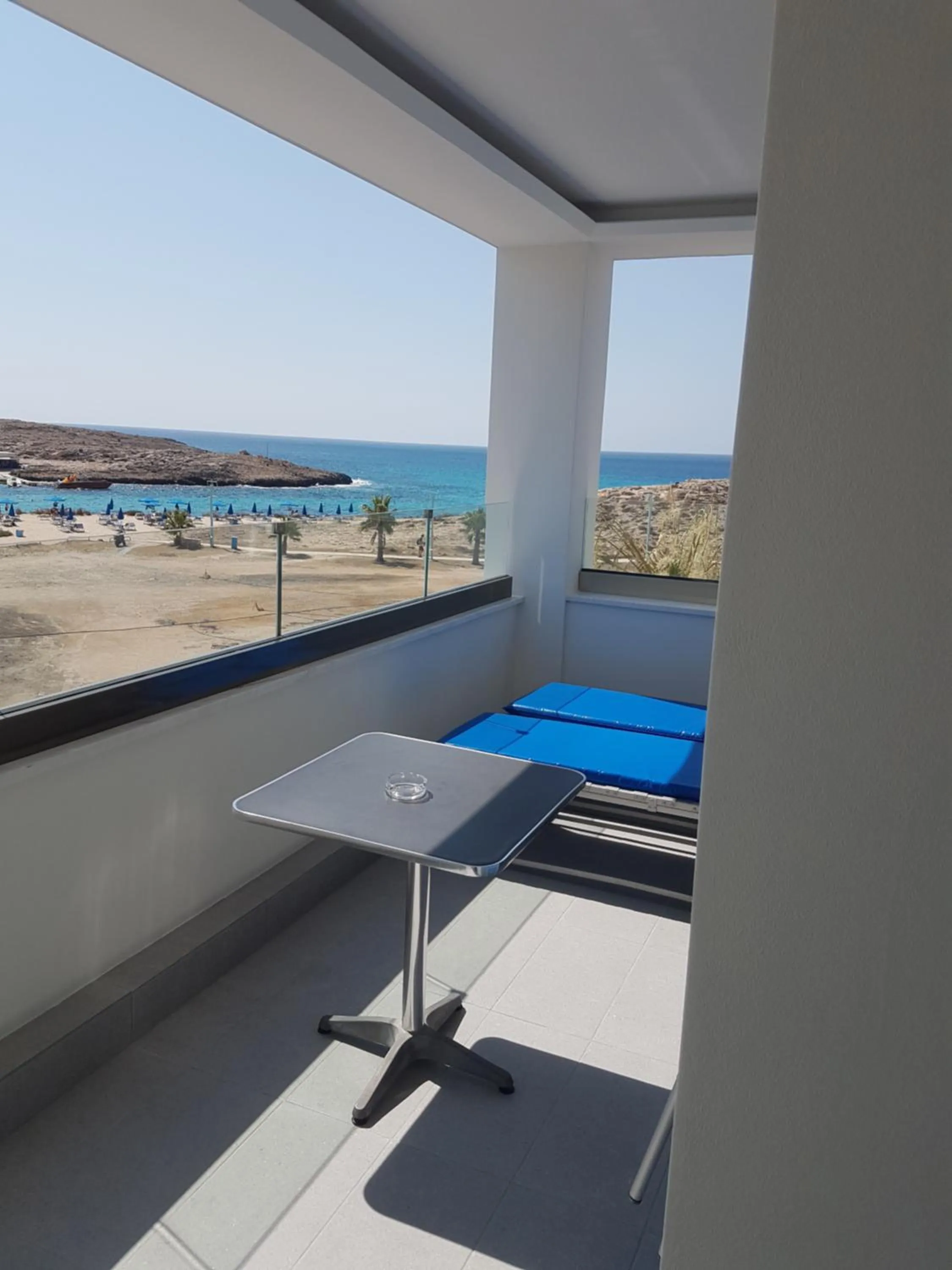 Christopher's Sandy Beach Suites