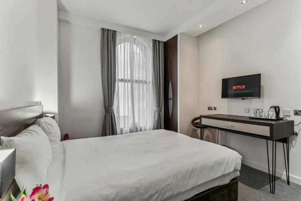 Bed in Maitrise Hotel Maida Vale - London