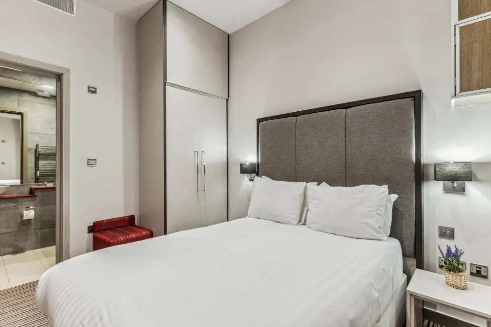 Bed in Maitrise Hotel Maida Vale - London