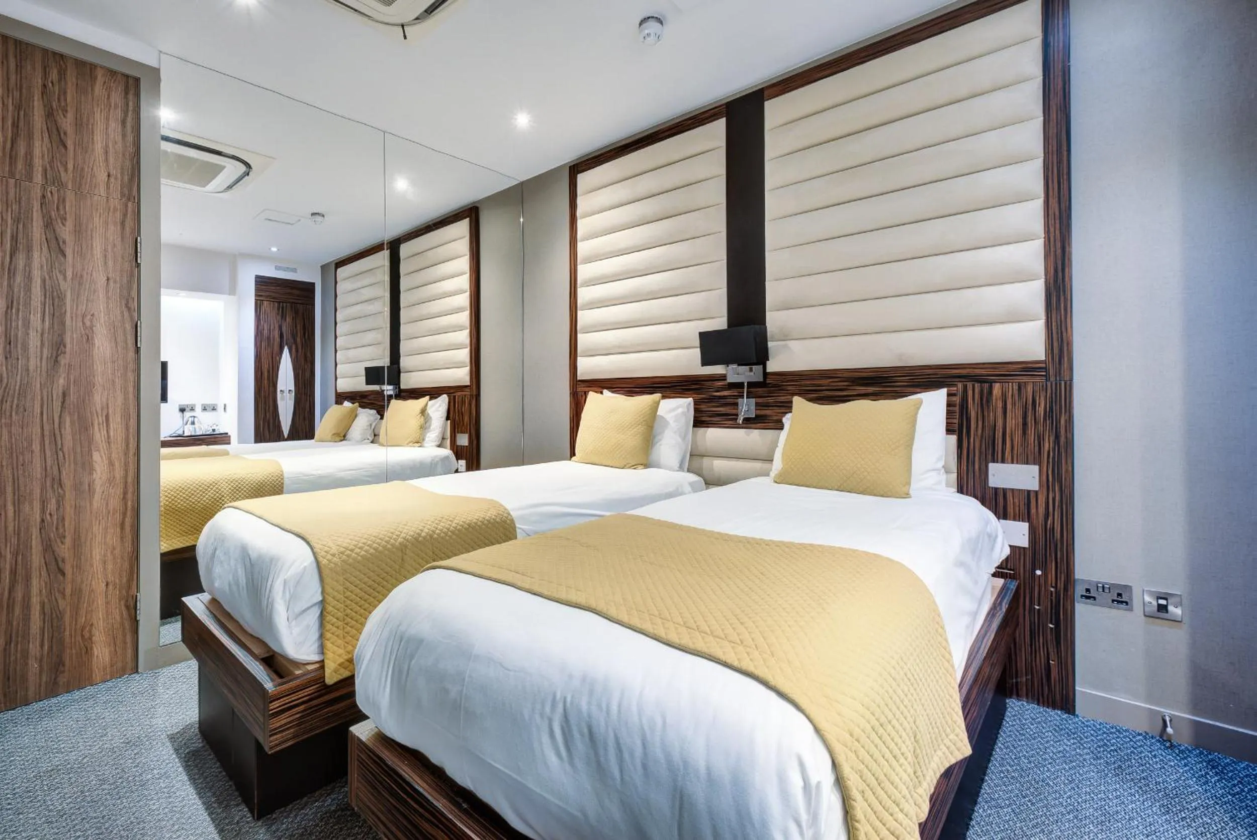 Bed in Maitrise Hotel Maida Vale - London