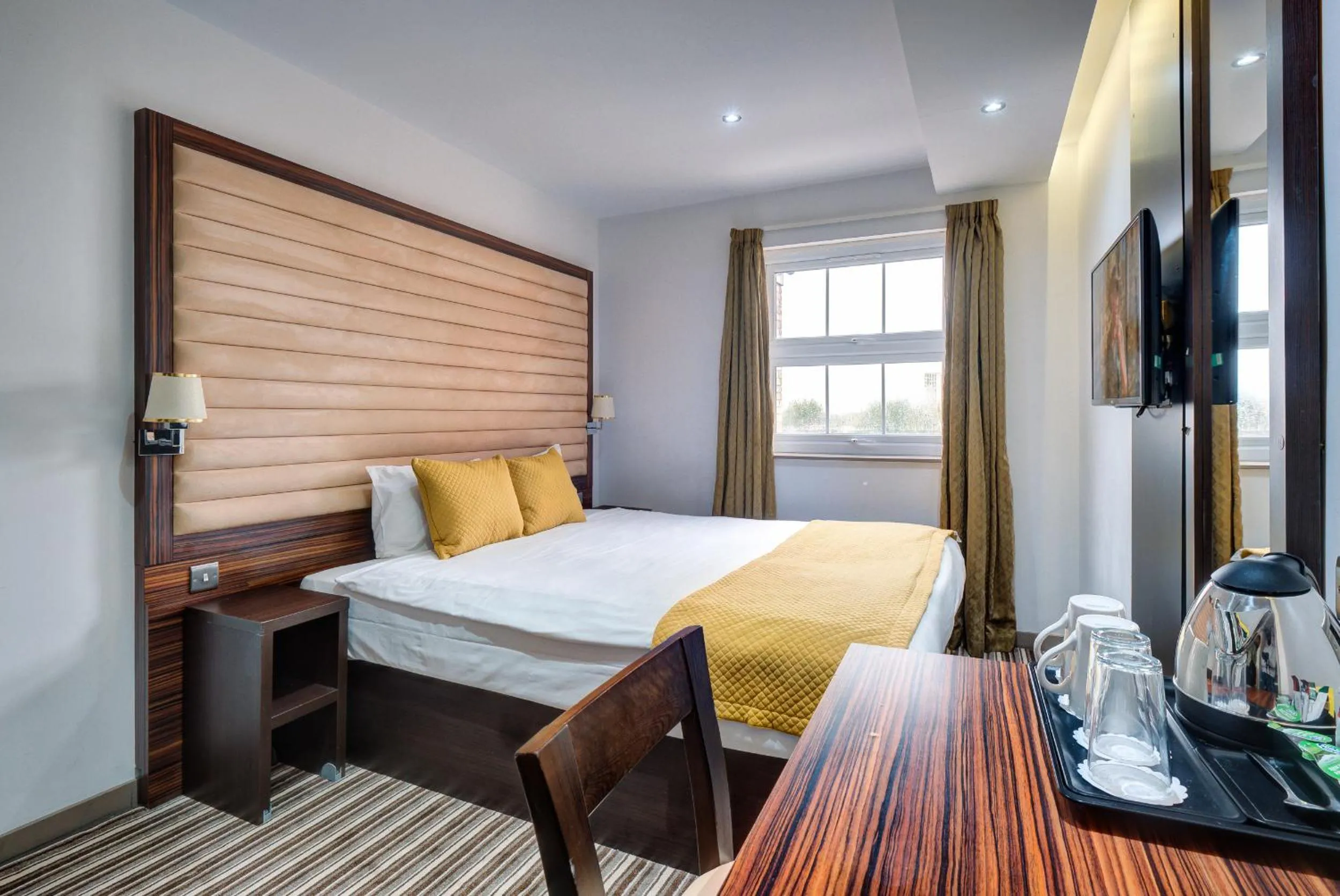 Bed in Maitrise Hotel Maida Vale - London