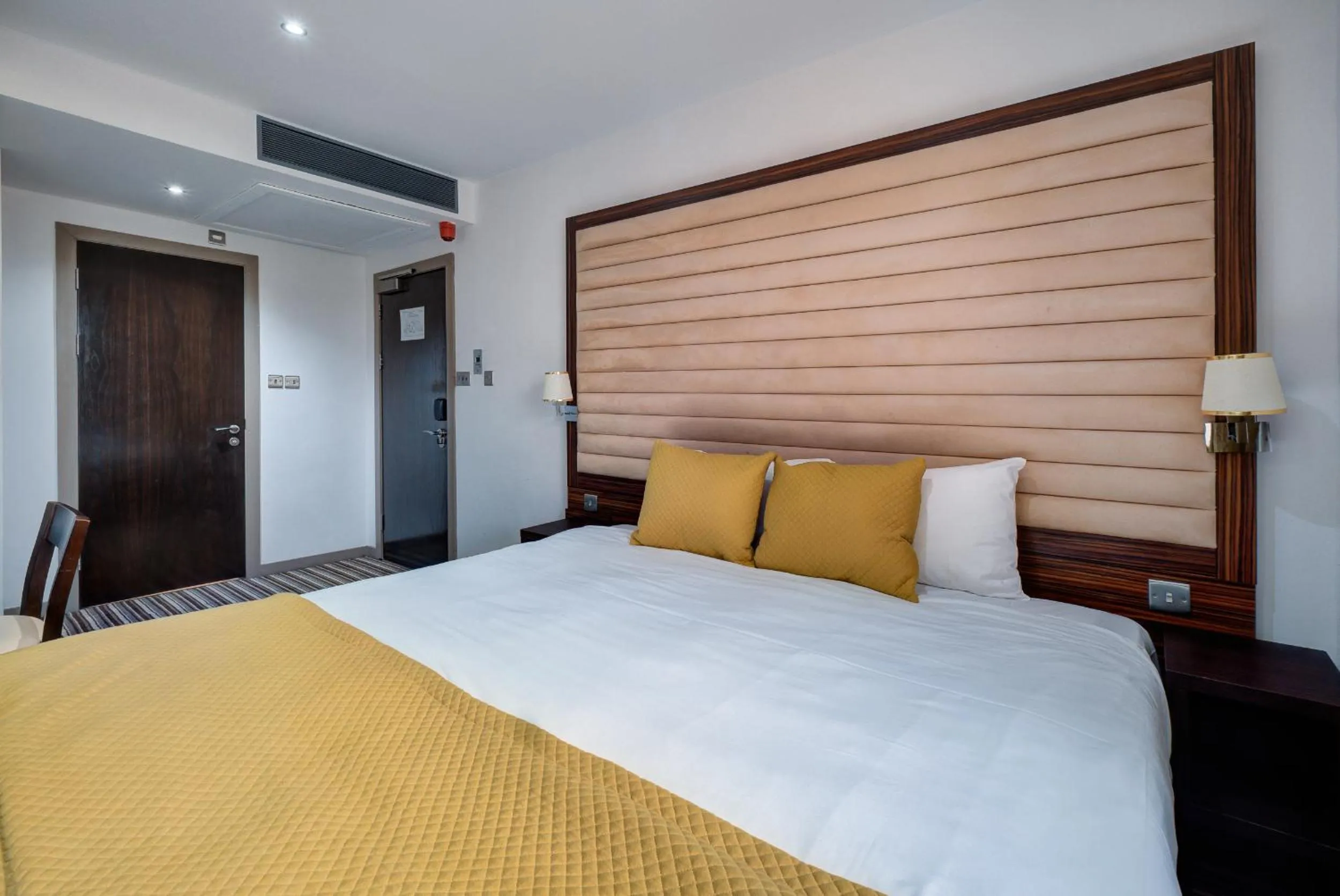 Bed in Maitrise Hotel Maida Vale - London