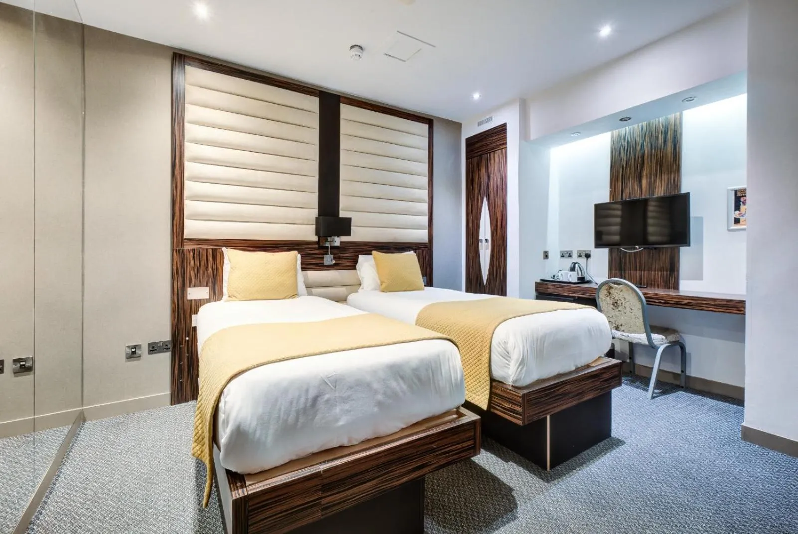 Bed in Maitrise Hotel Maida Vale - London