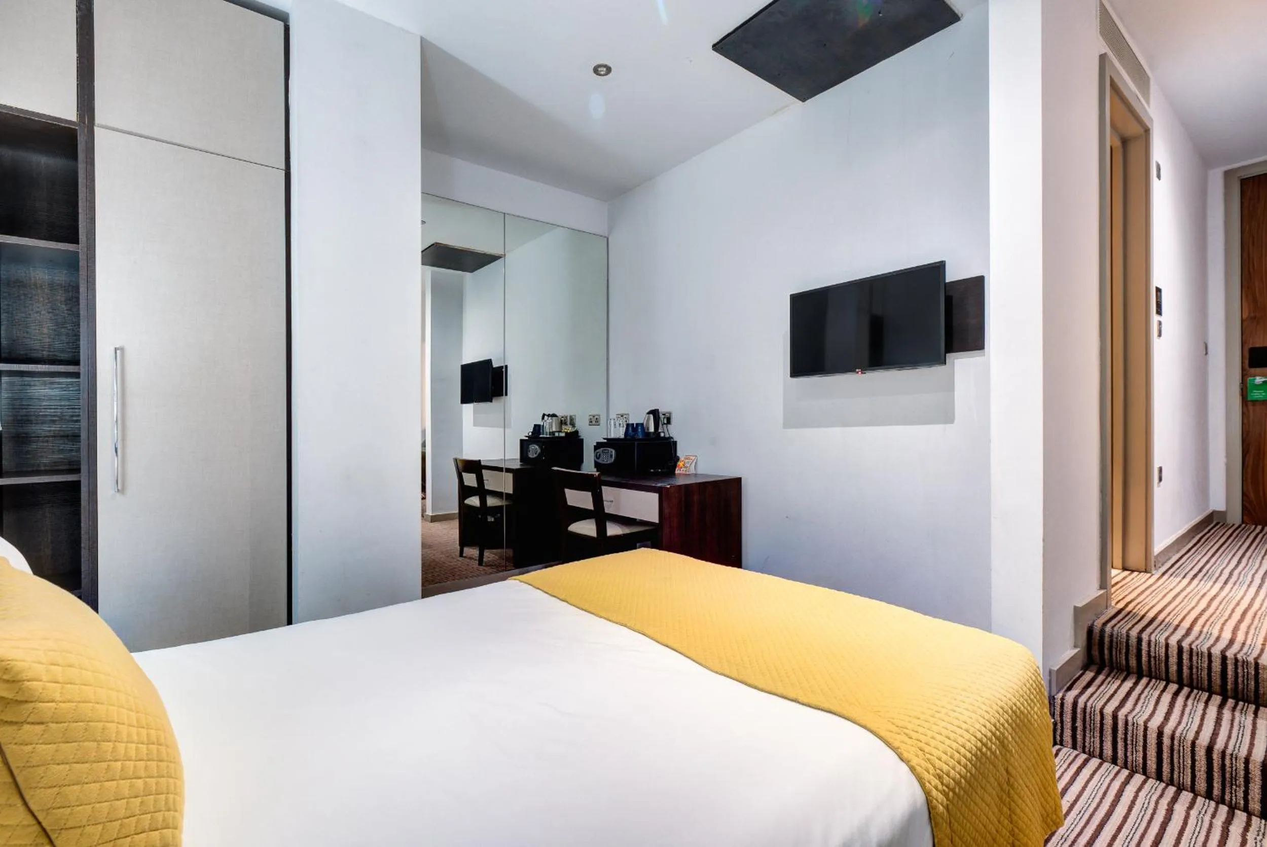 Bed in Maitrise Hotel Maida Vale - London