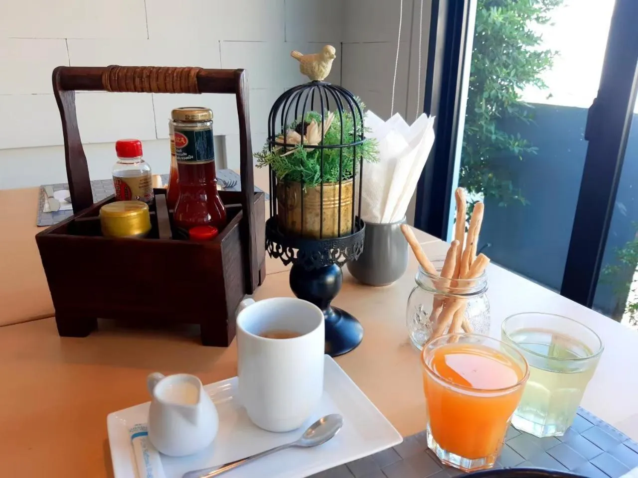 Restaurant/places to eat in NARITA amata