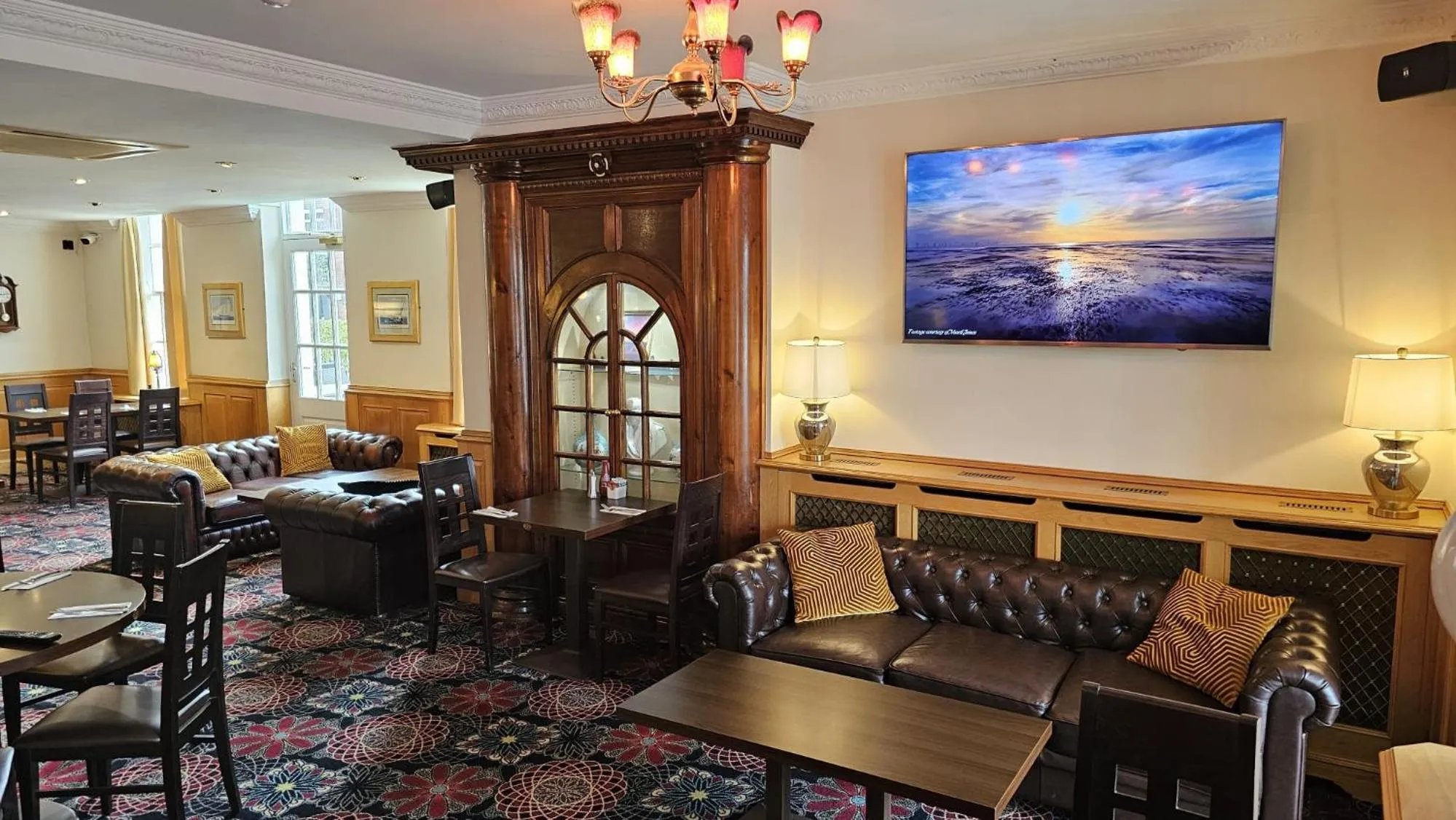 Lounge or bar in The Royal Hotel