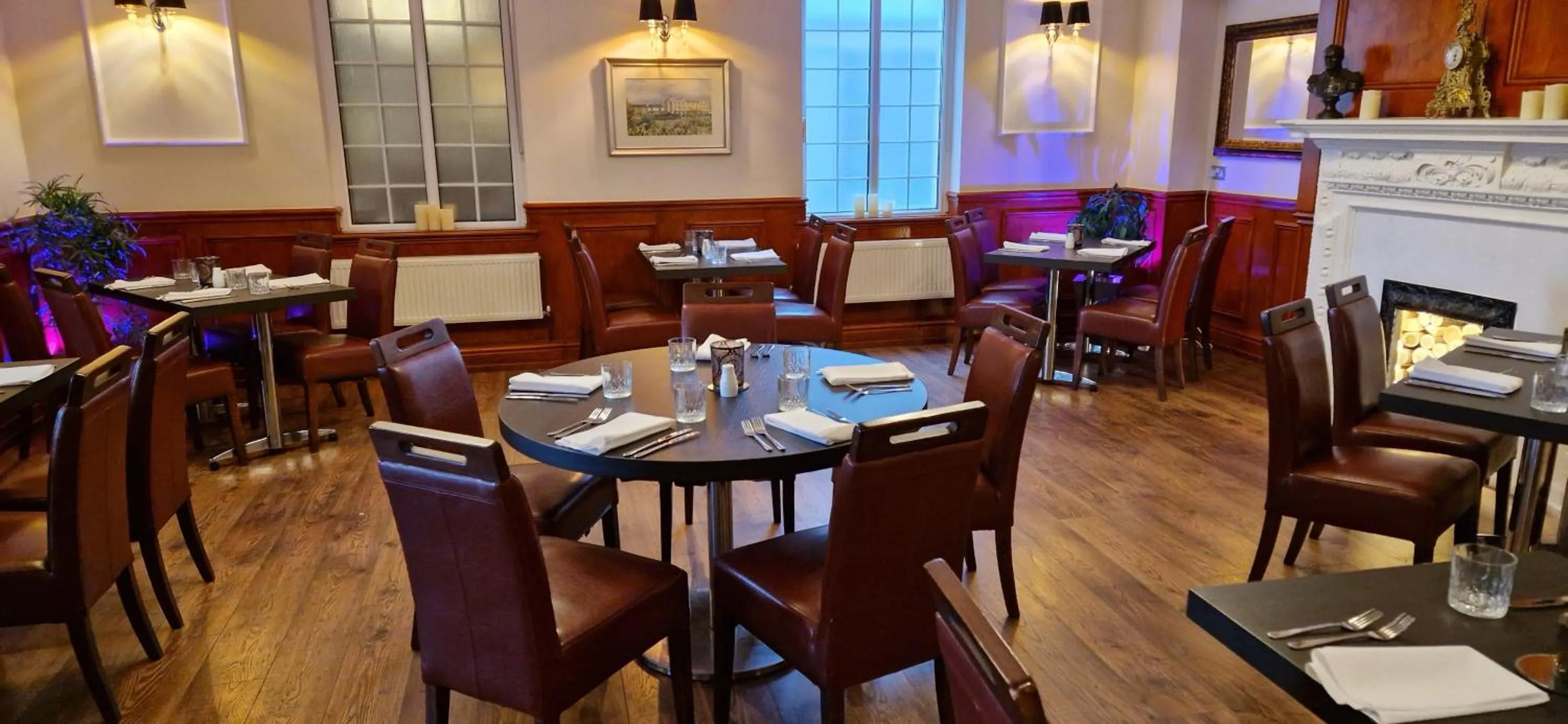 Restaurant/places to eat in The Royal Hotel