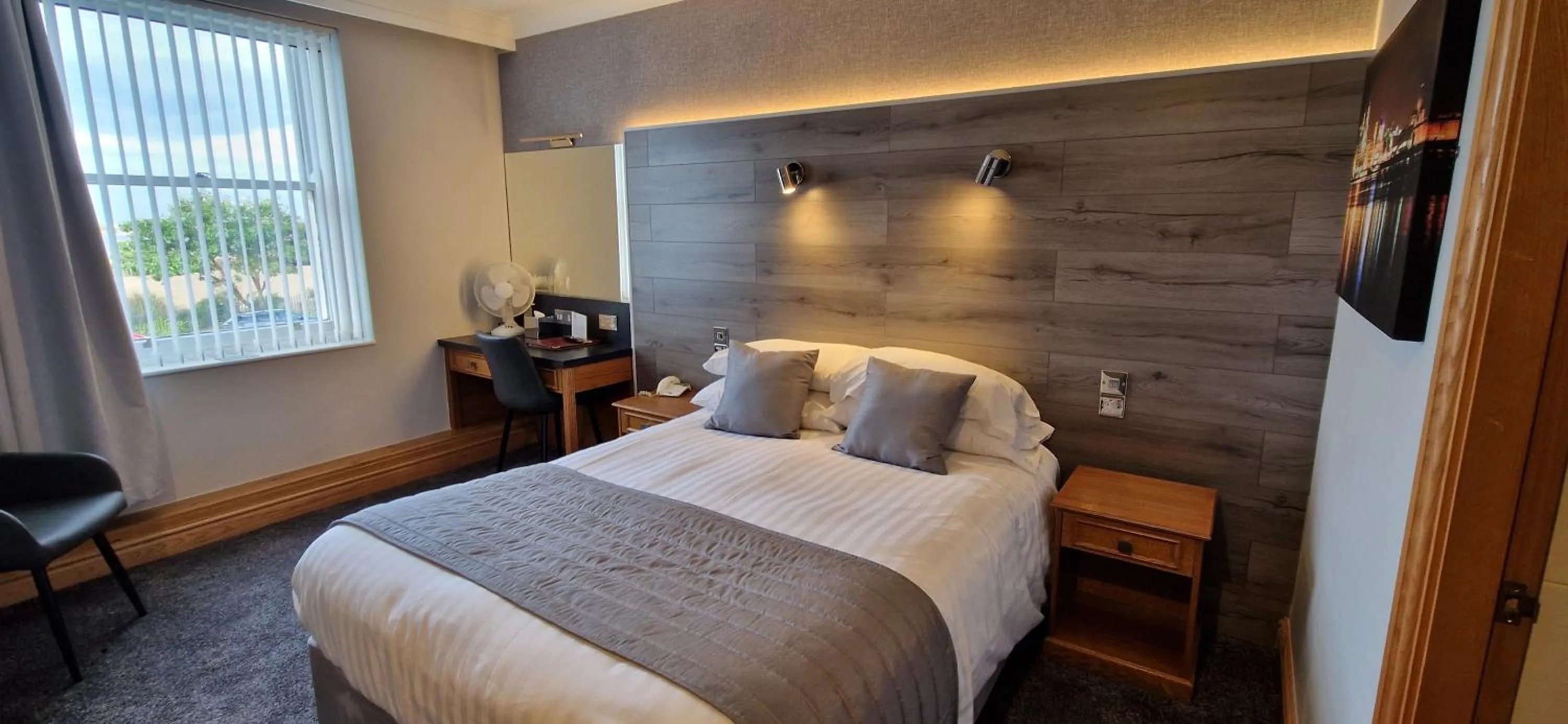 Bed in The Royal Hotel