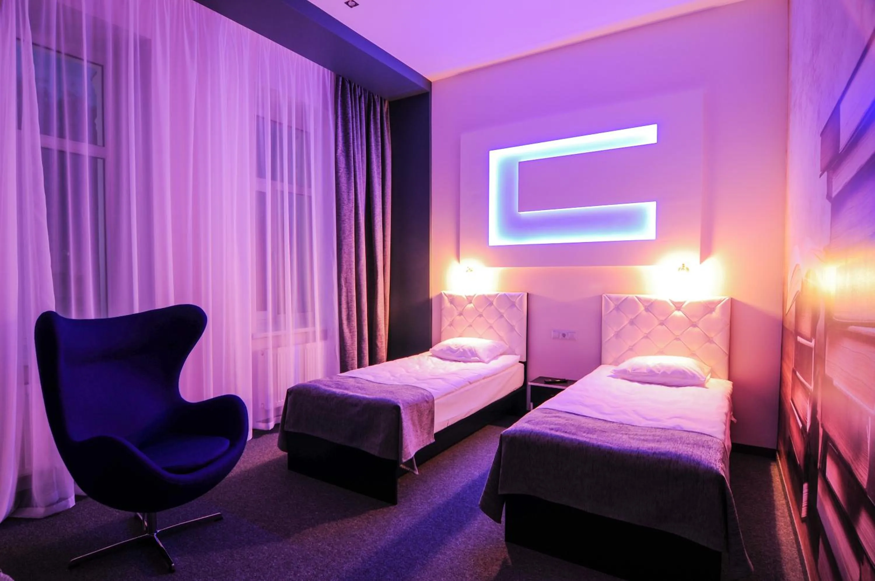 Night, Bed in Homelike Hotel