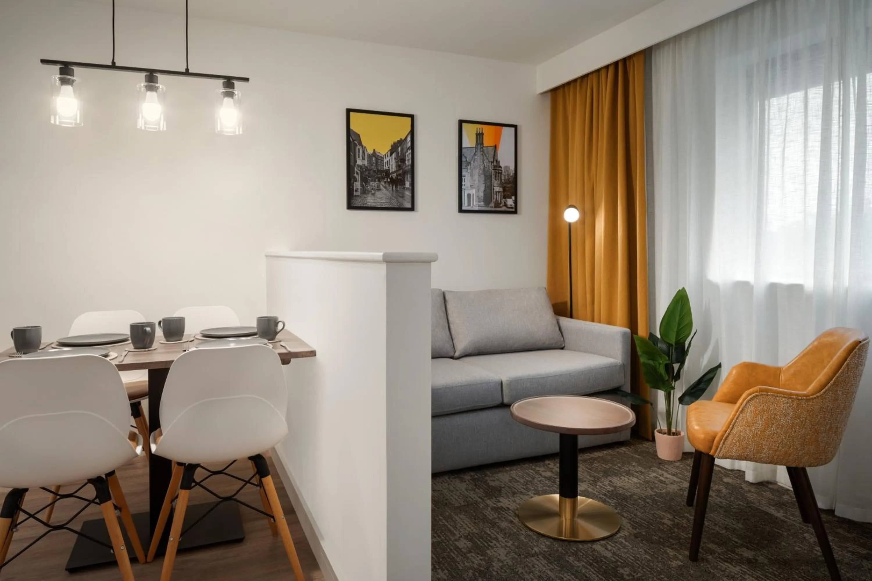 TV and multimedia in Super 8 by Wyndham Durham