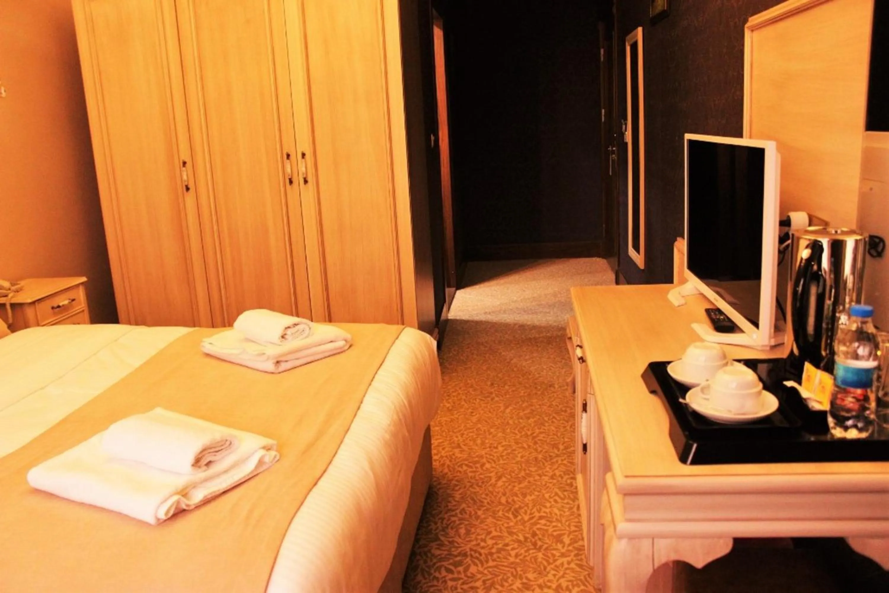 Photo of the whole room, Bed in Vendome Hotel