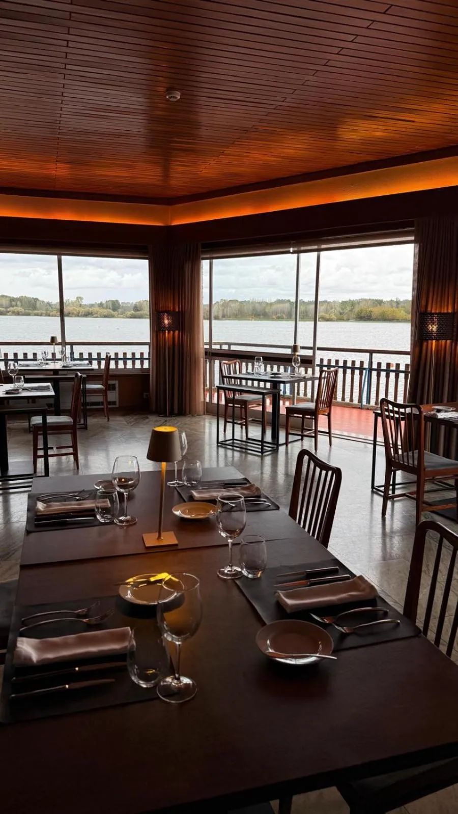 Restaurant/places to eat in Up Pateira Hotel