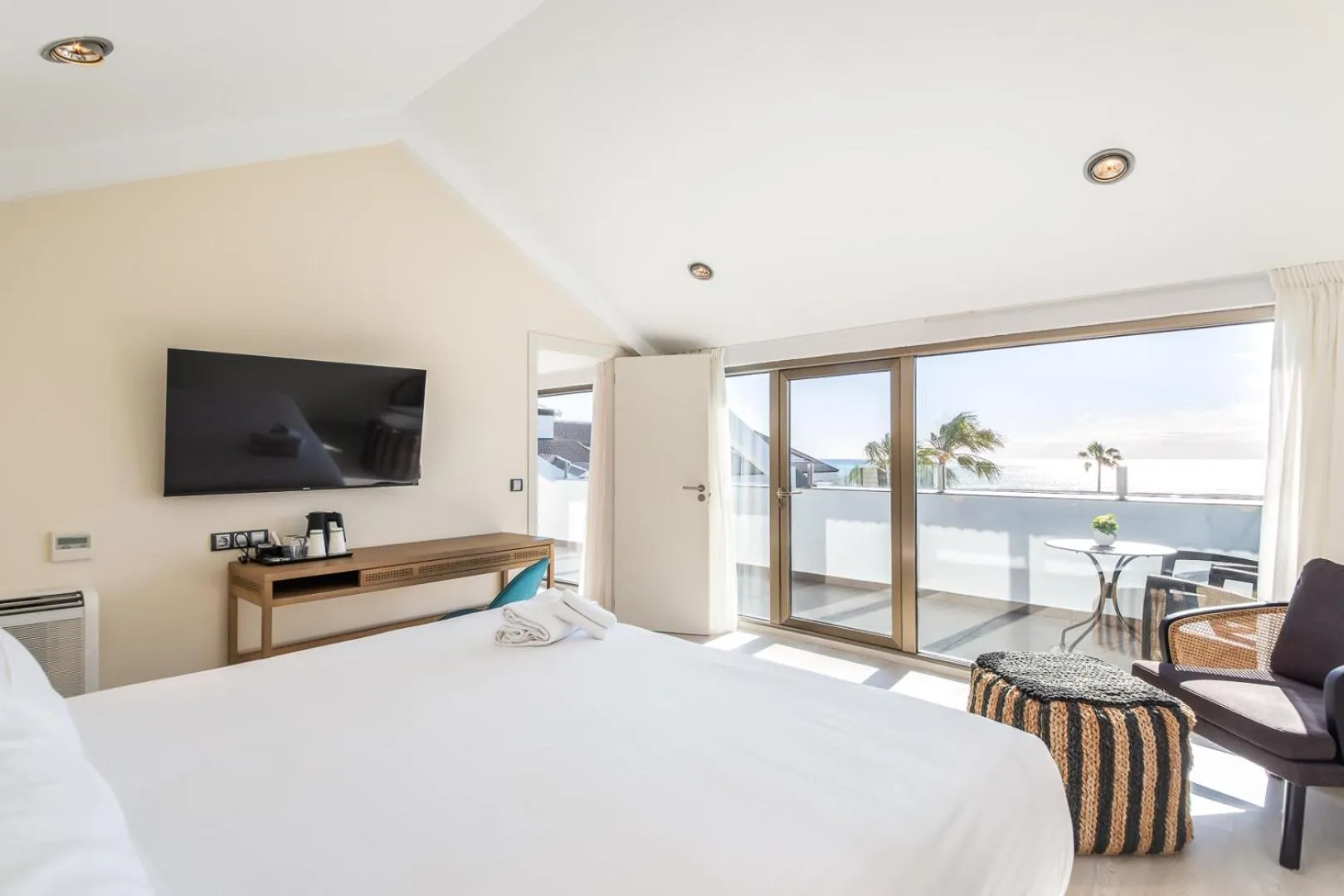 Sea view, Bed in Hotel Els Arenals