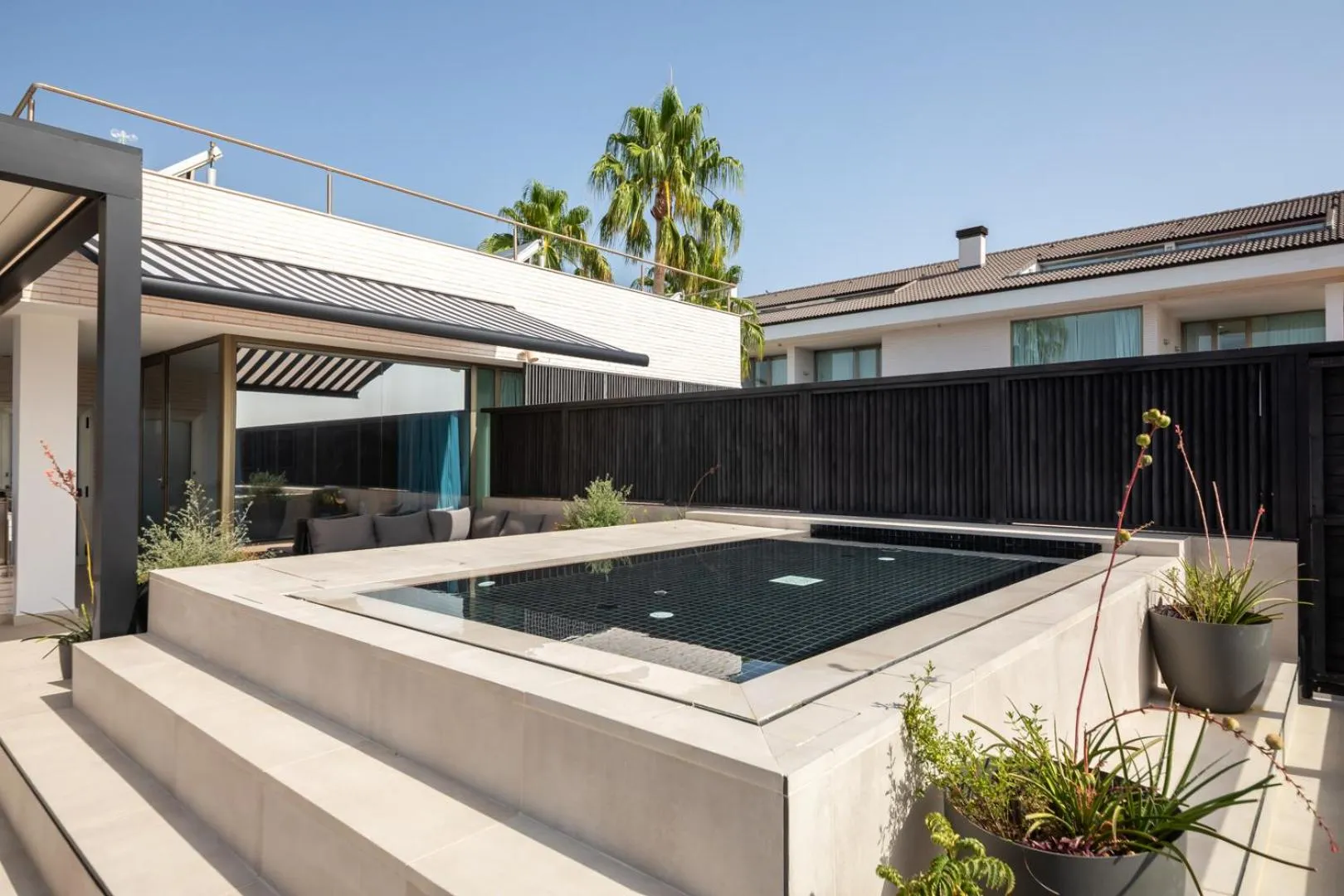 Swimming pool, Property Building in Hotel Els Arenals