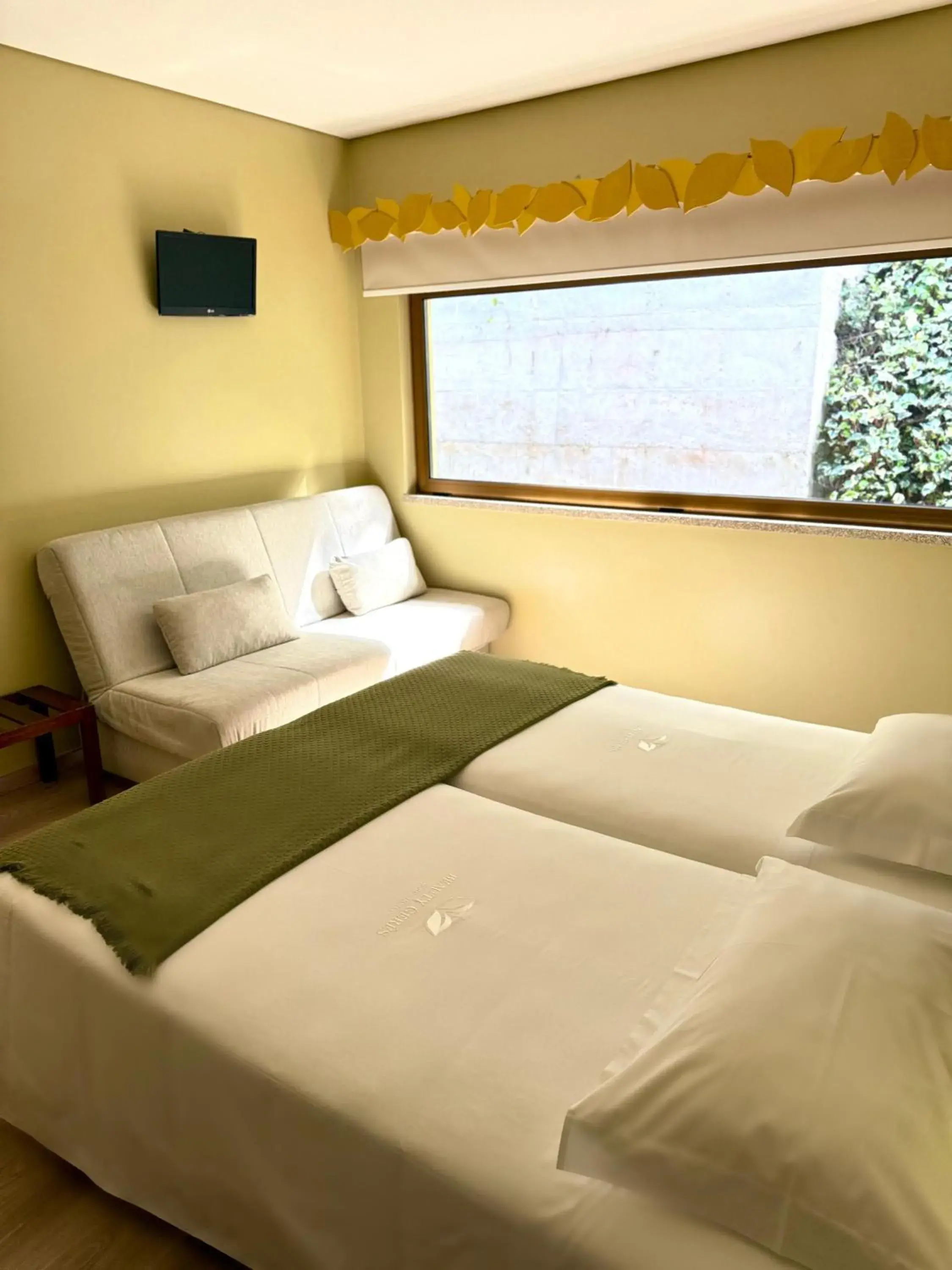 Twin Room Interior View in Beleza Serra Guide Hotel Twin Room Interior View in Beleza Serra Guide Hotel