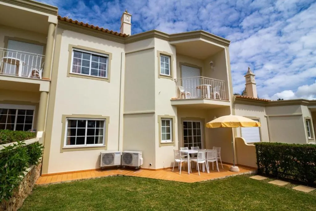 Property building in Vila do Castelo